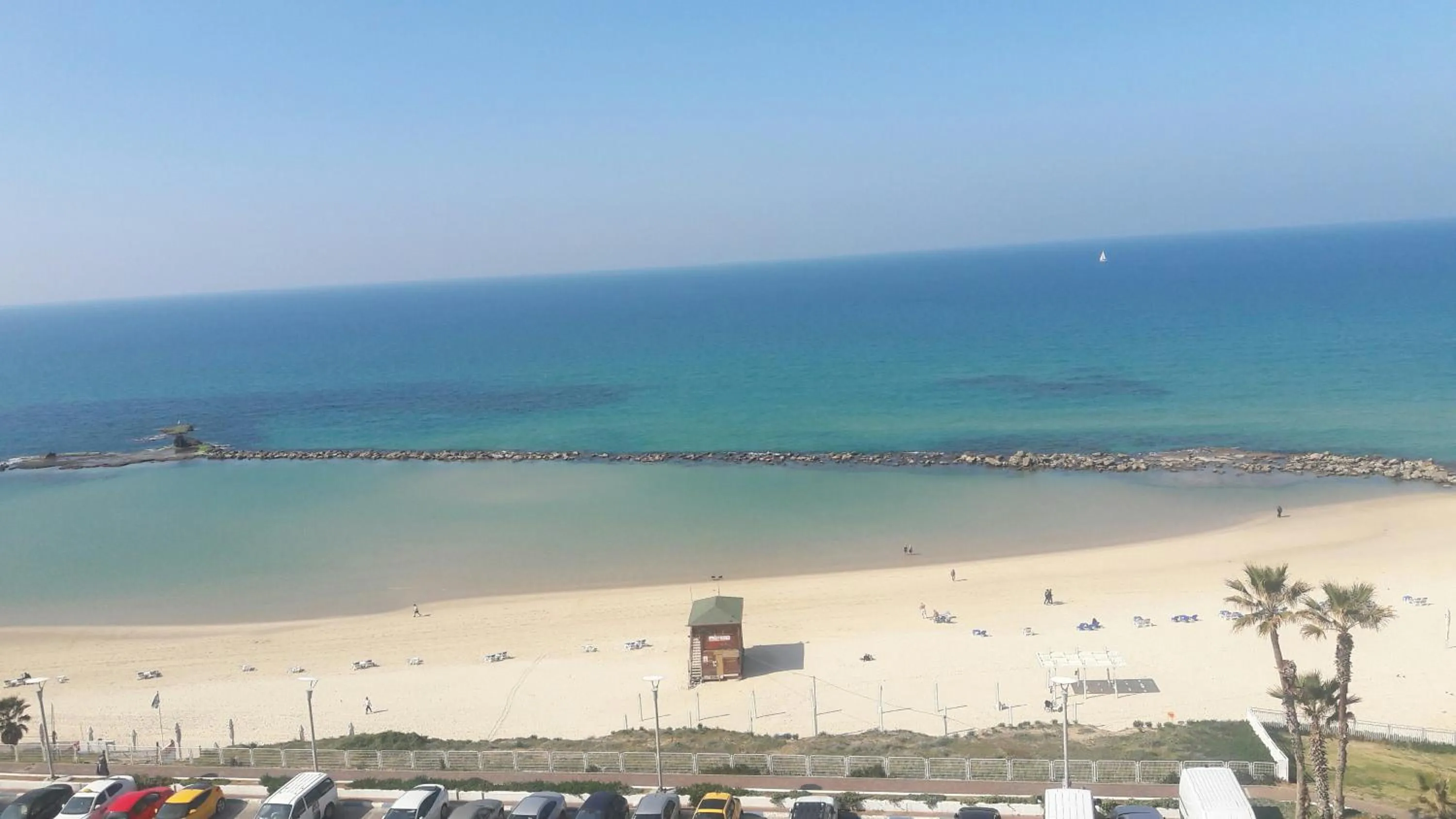 Bird's eye view in 612 apartment on the beach