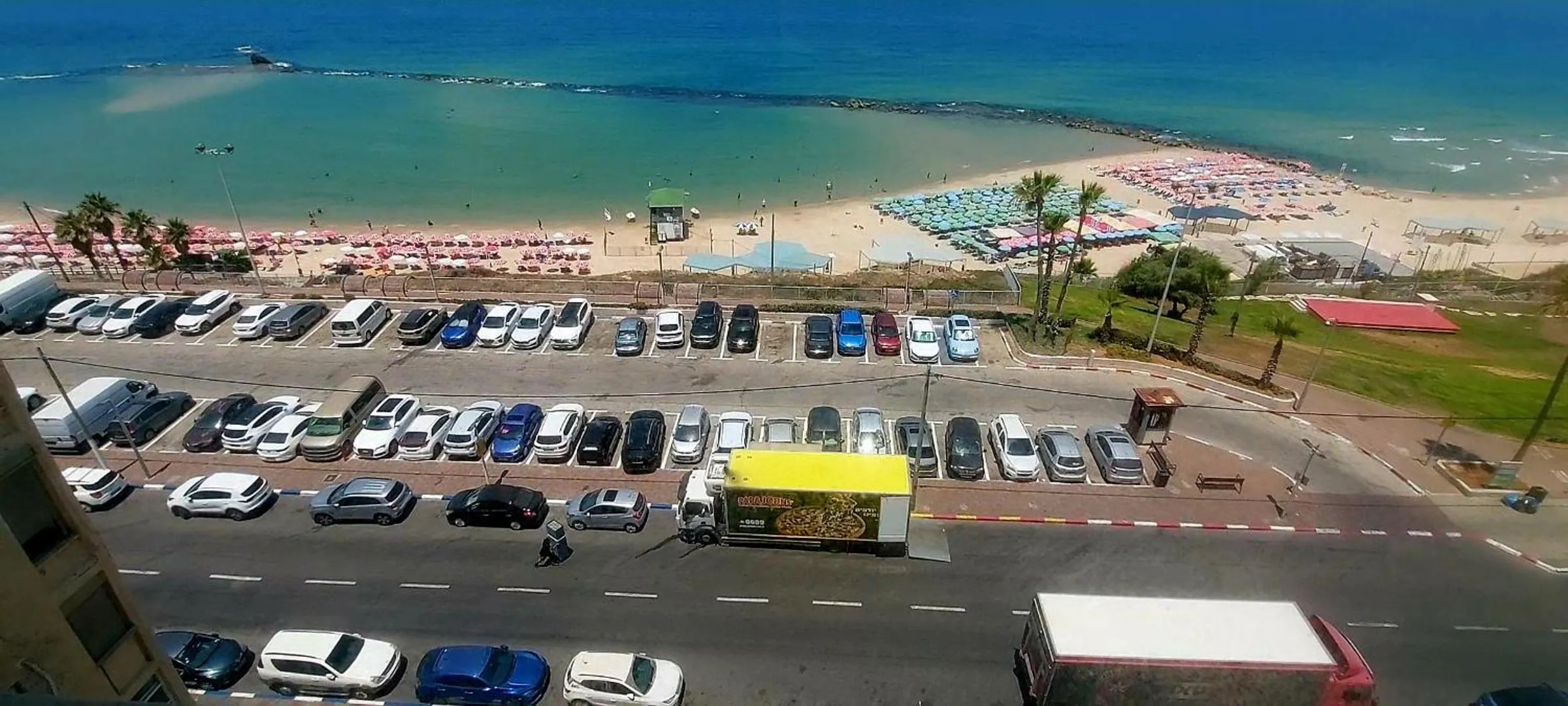 Neighbourhood in 612 apartment on the beach