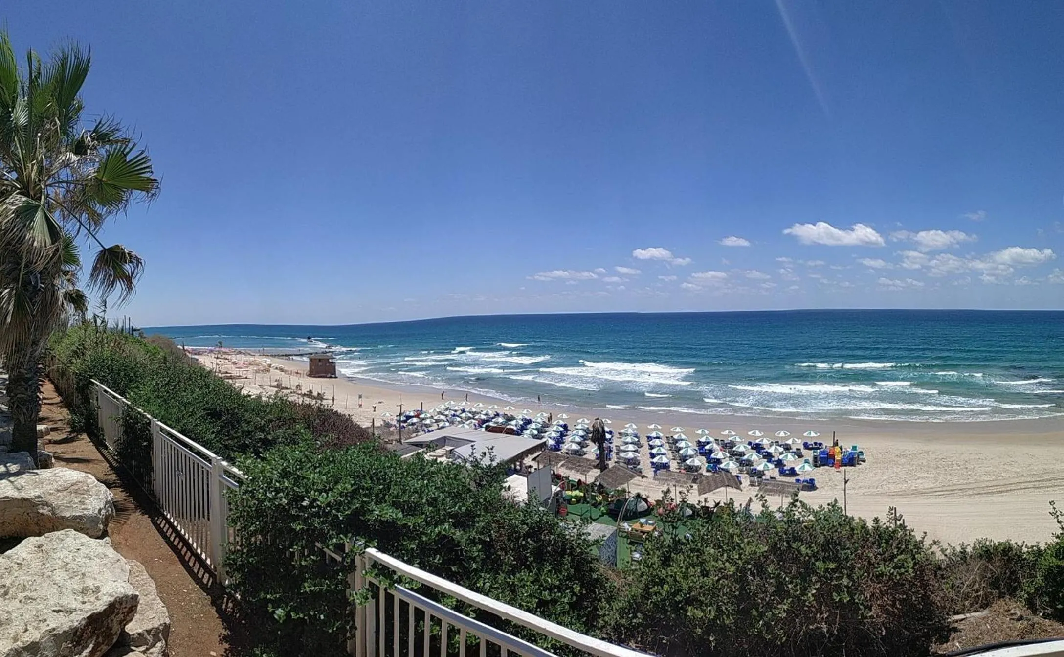 Property building in 612 apartment on the beach