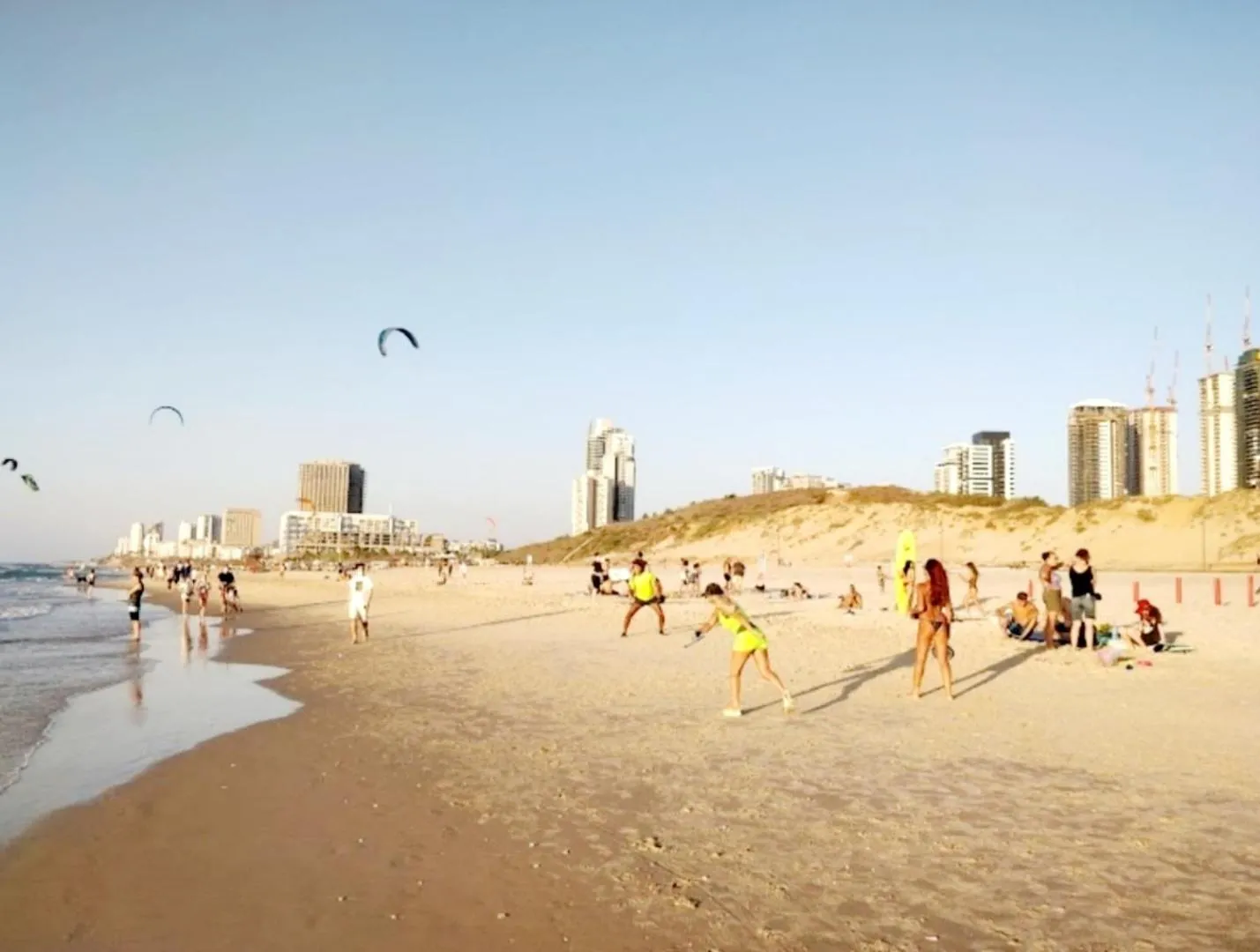 People in 612 apartment on the beach