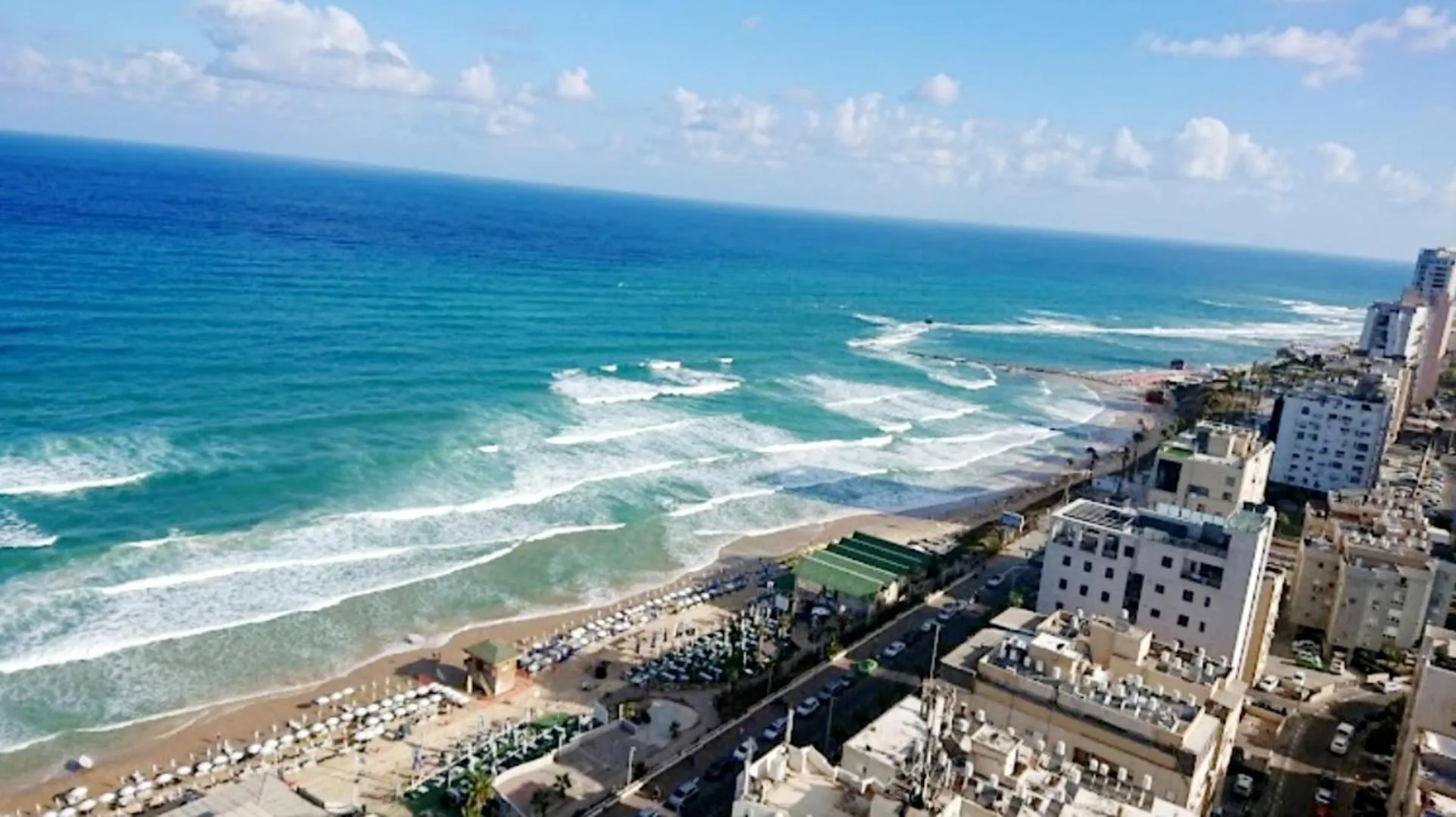 Bird's eye view in 612 apartment on the beach
