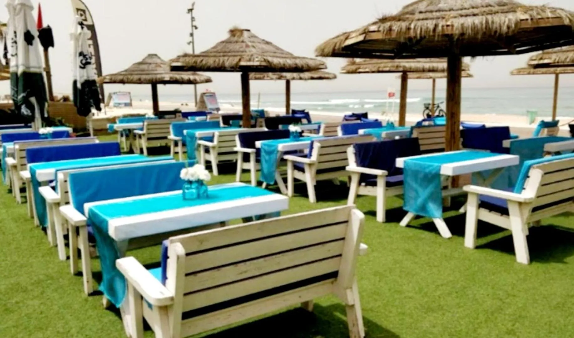 Restaurant/places to eat in 612 apartment on the beach