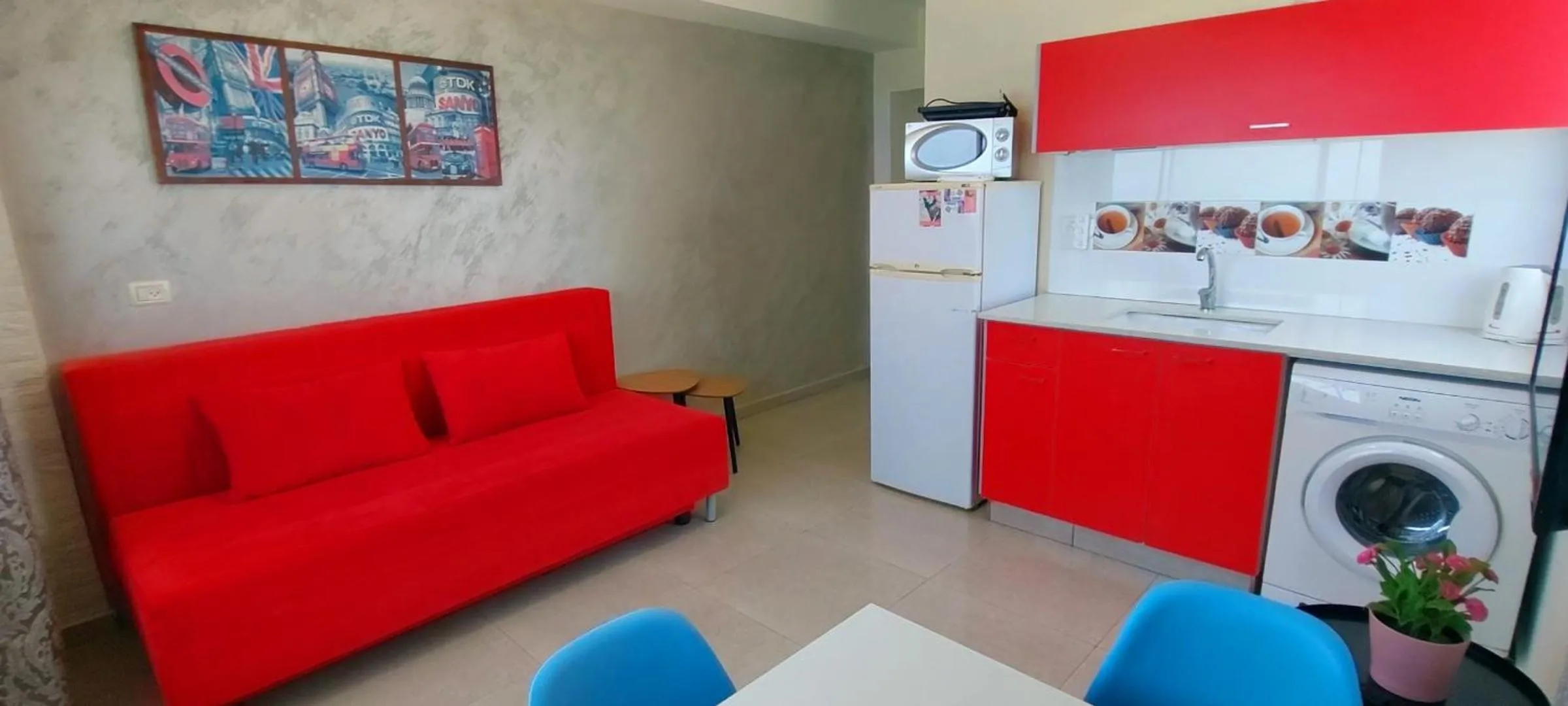 Kitchen or kitchenette in 612 apartment on the beach