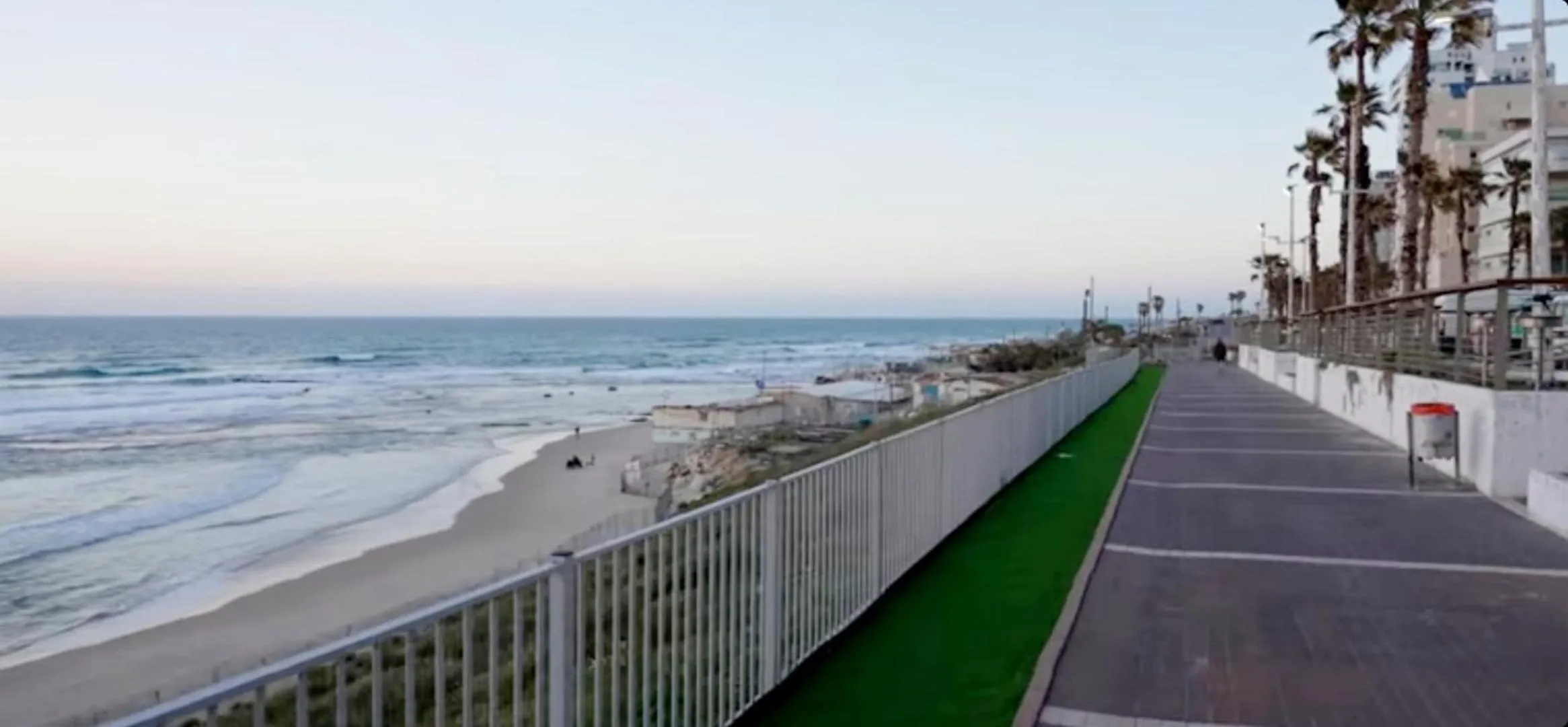 Sea view in 612 apartment on the beach