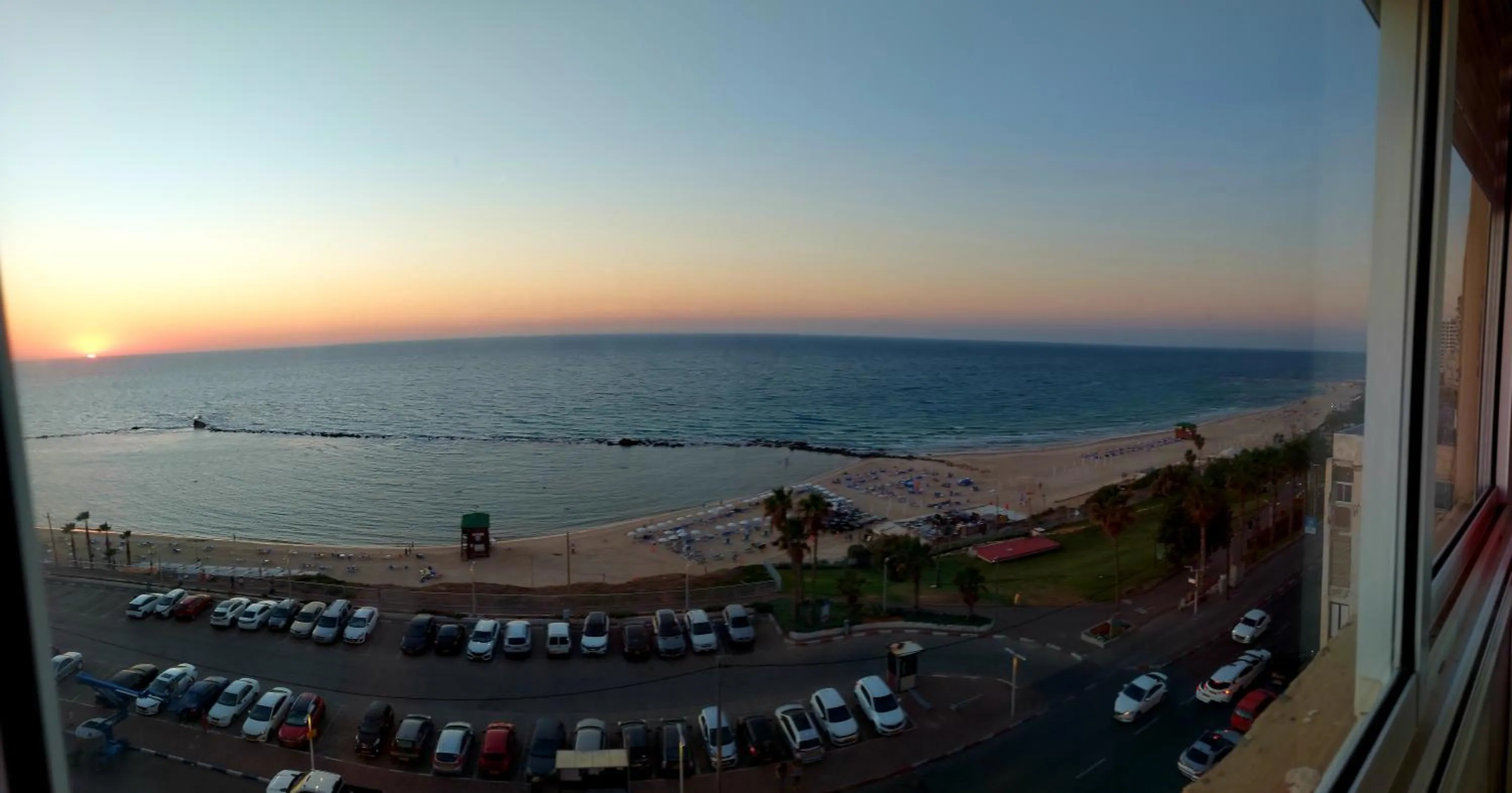 Sea view in 612 apartment on the beach