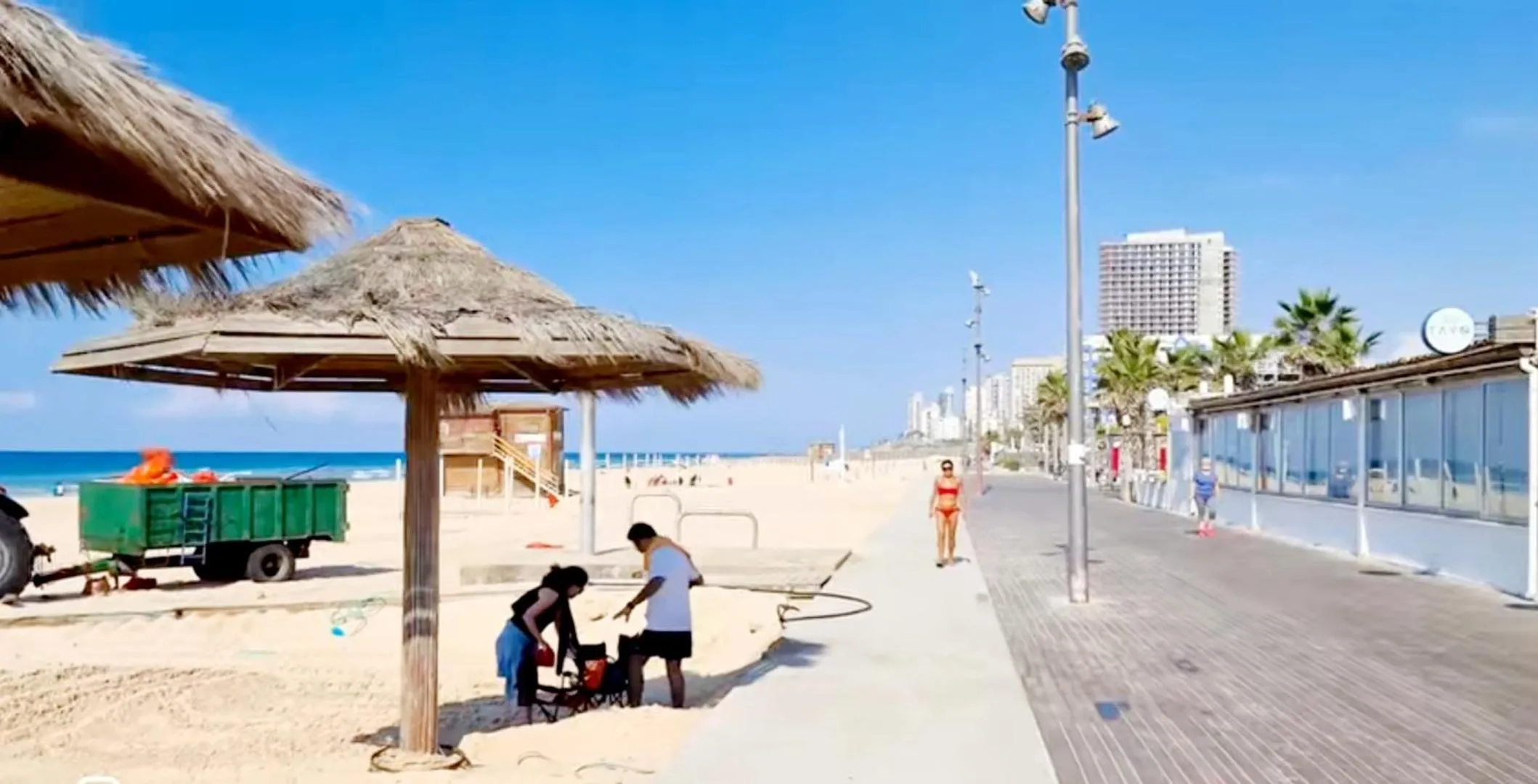 People in 612 apartment on the beach