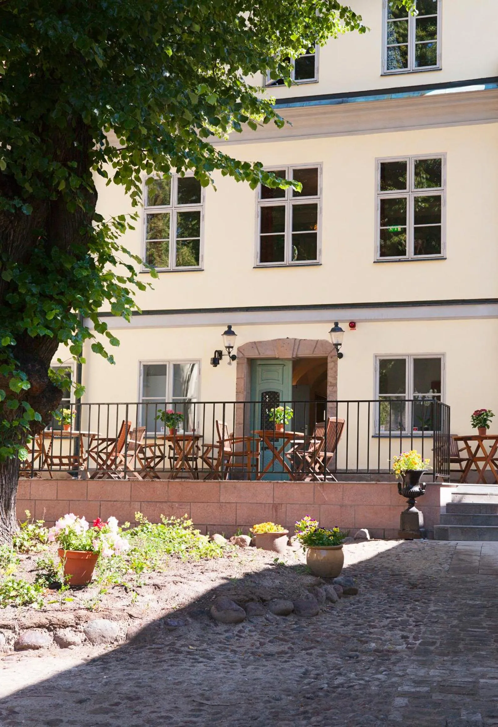 Facade/entrance in Hotel Hellstens Malmgård