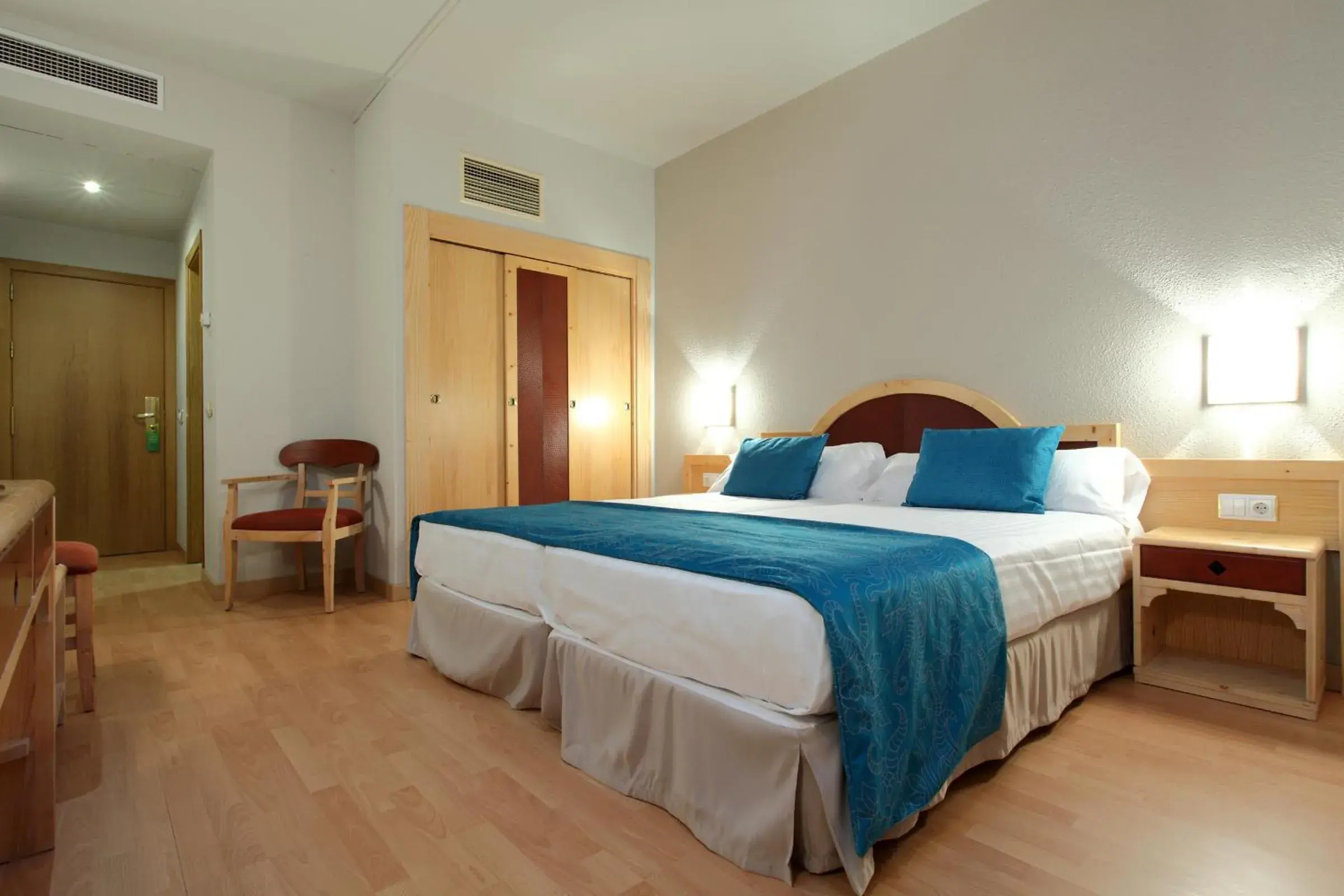 Photo of the whole room, Bed in O7 Tenerife Photo of the whole room, Bed in O7 Tenerife