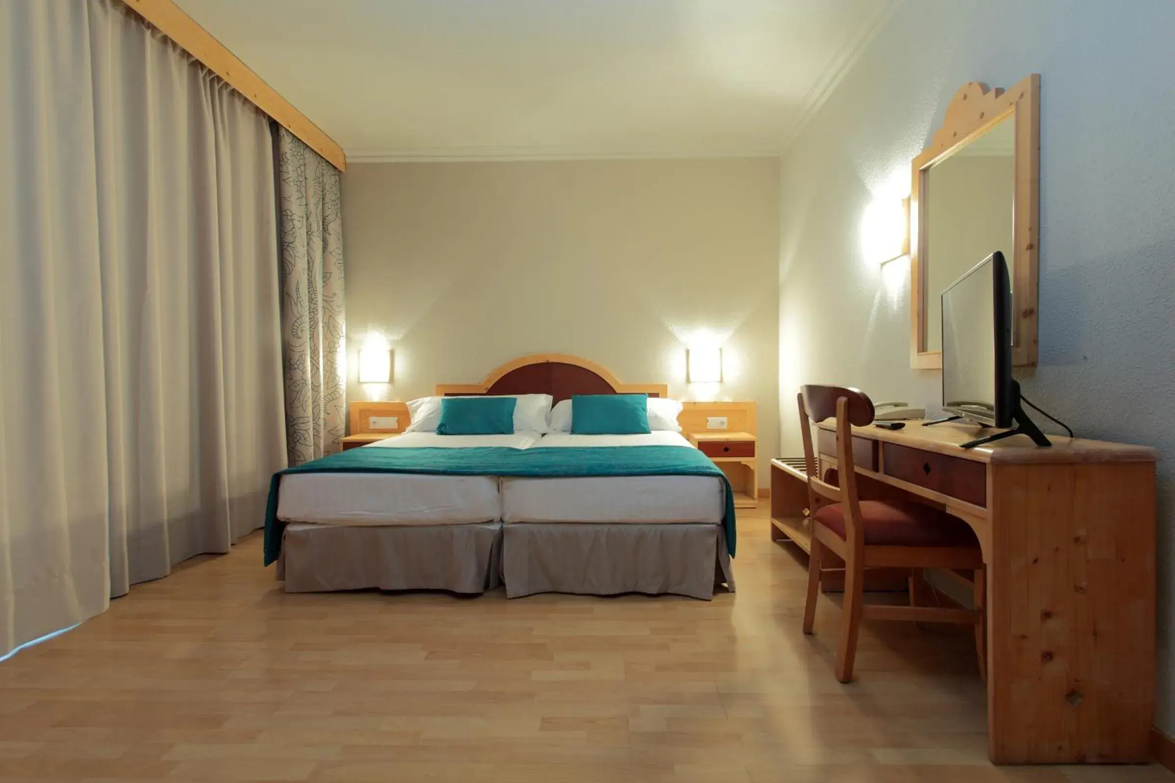 Photo of the whole room, Bed in O7 Tenerife Photo of the whole room, Bed in O7 Tenerife