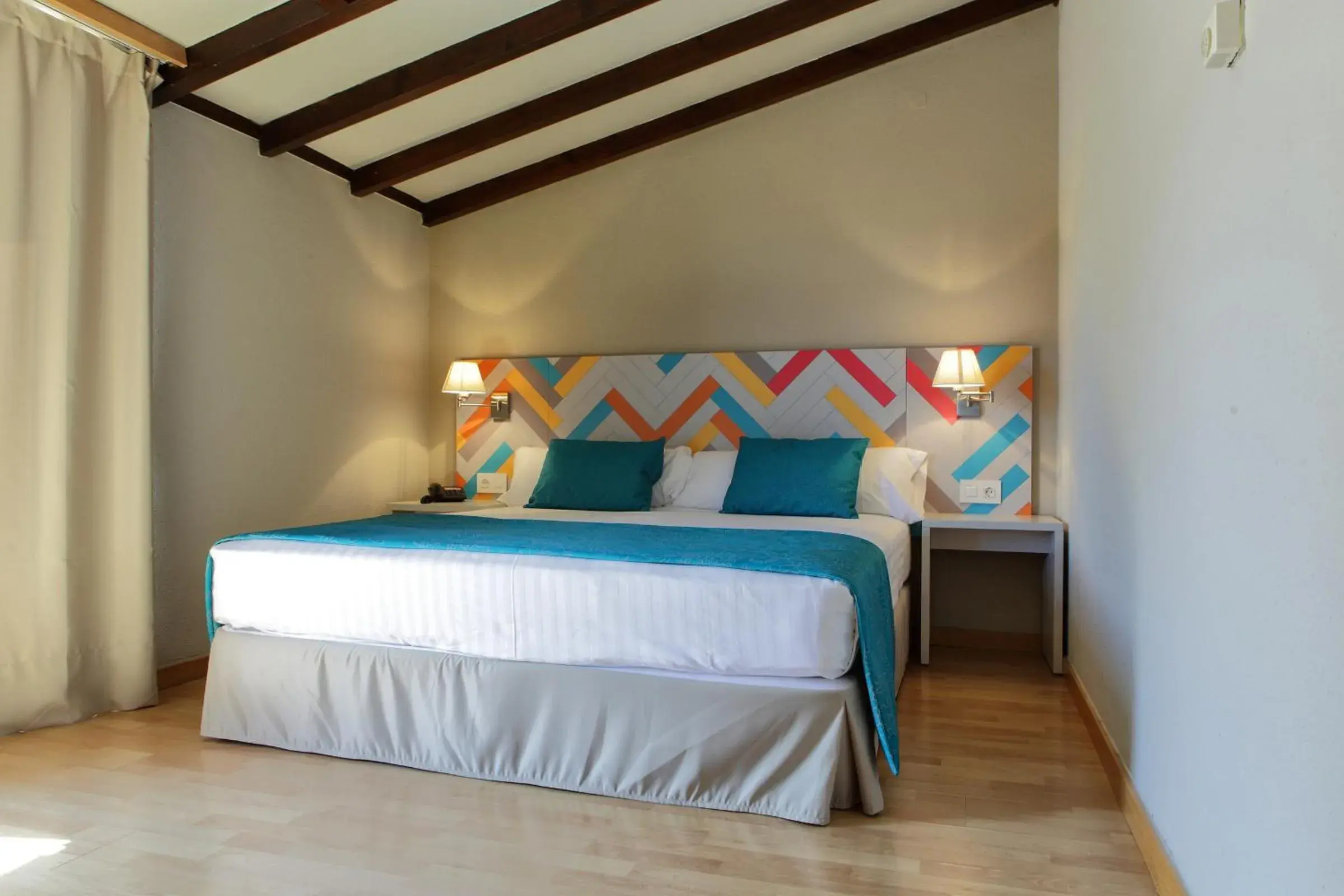 Photo of the whole room, Bed in O7 Tenerife Photo of the whole room, Bed in O7 Tenerife