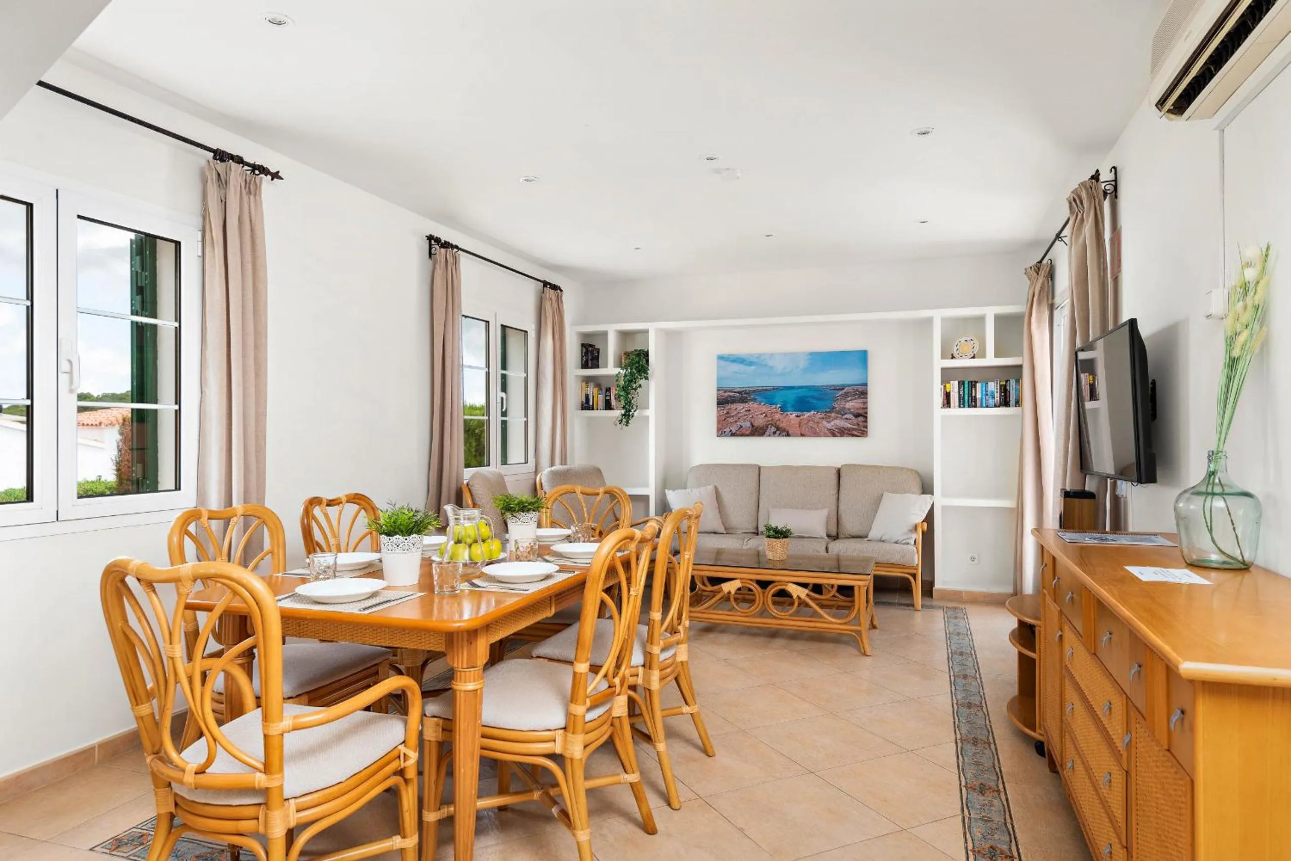 Dining area in Villas Cala Galdana by Escape Home