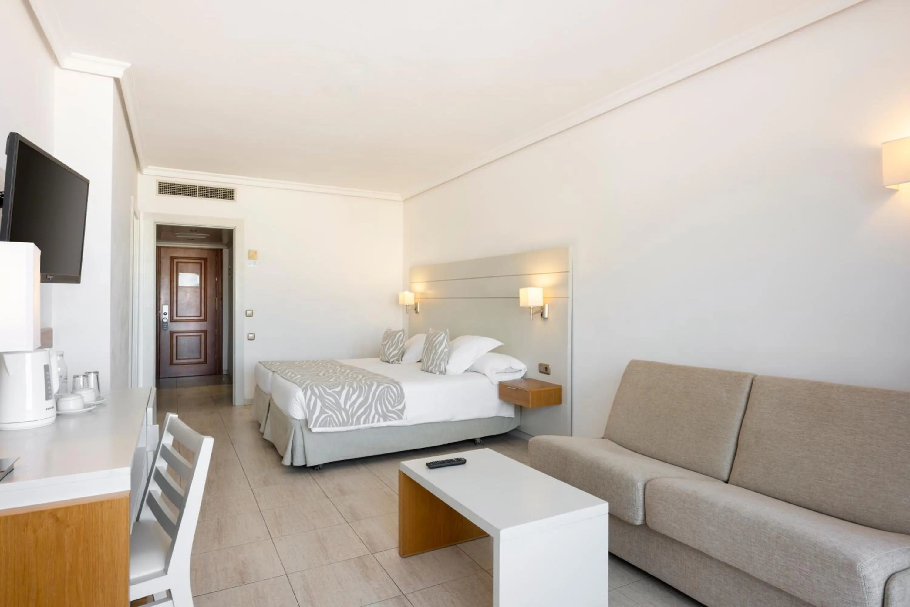 Bed in Landmar Playa La Arena