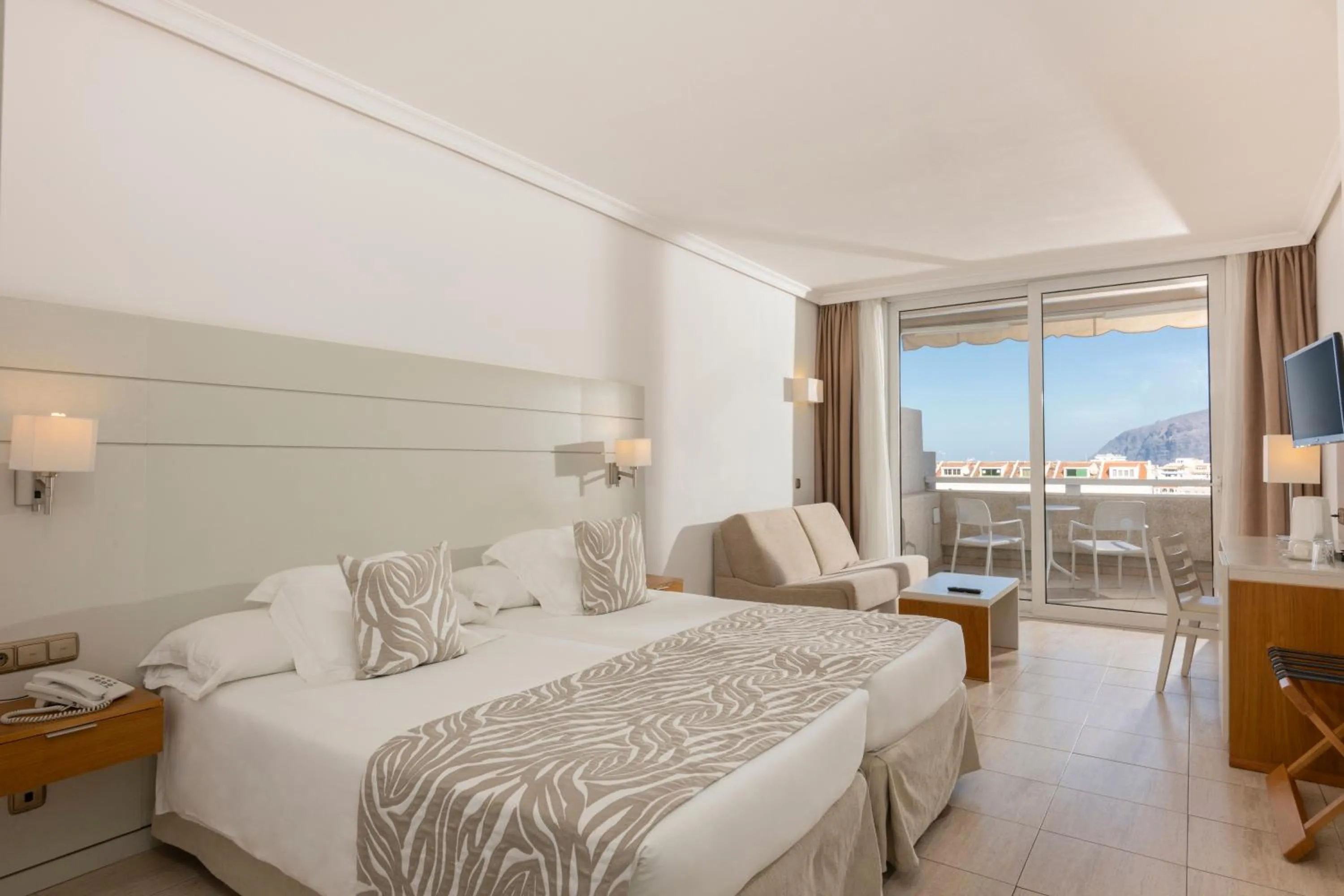 Bed in Landmar Playa La Arena