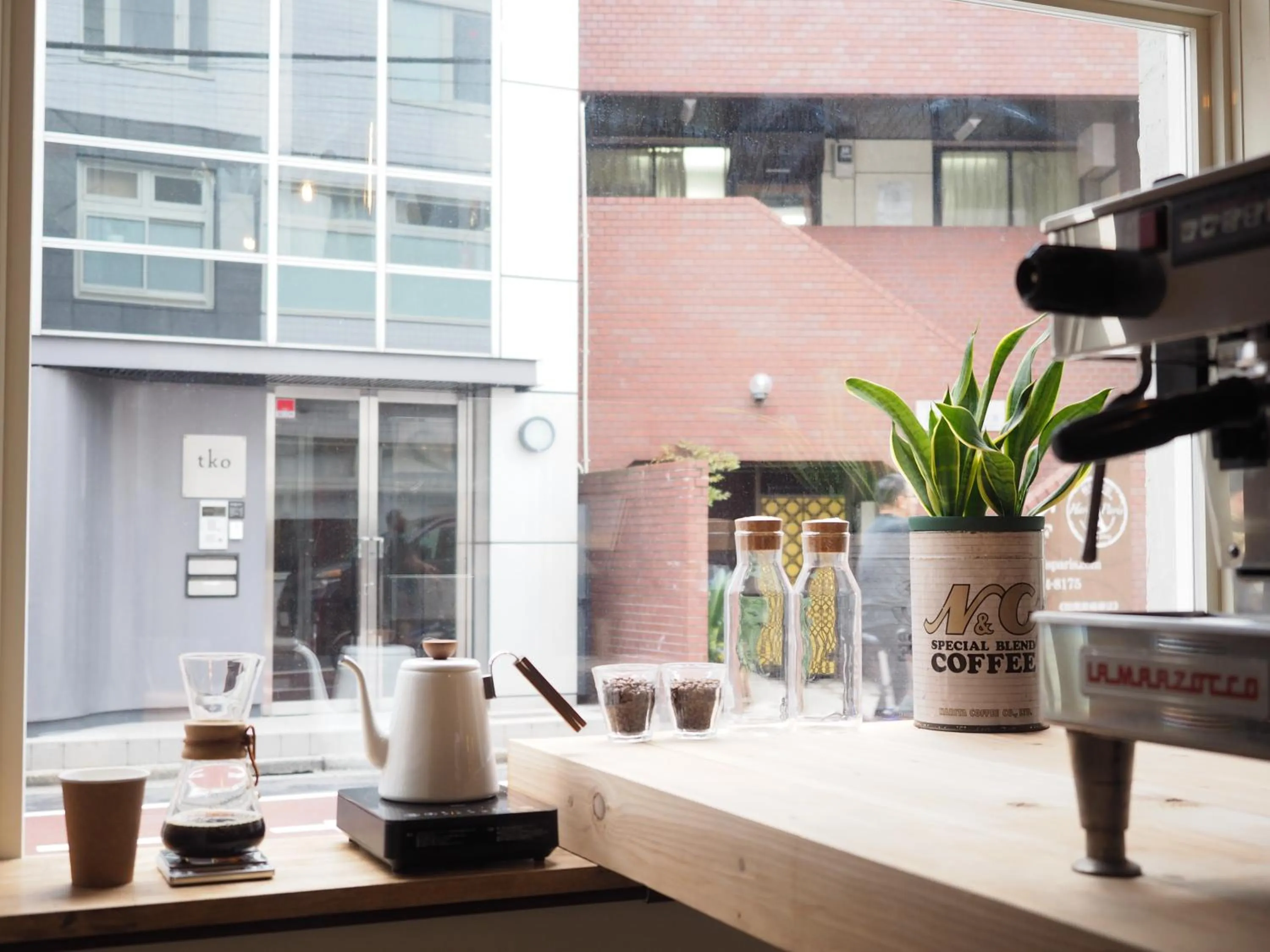 Day in almond hostel & cafe Shibuya