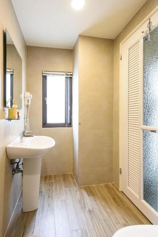 Standard Double Room in Rainbow Field House