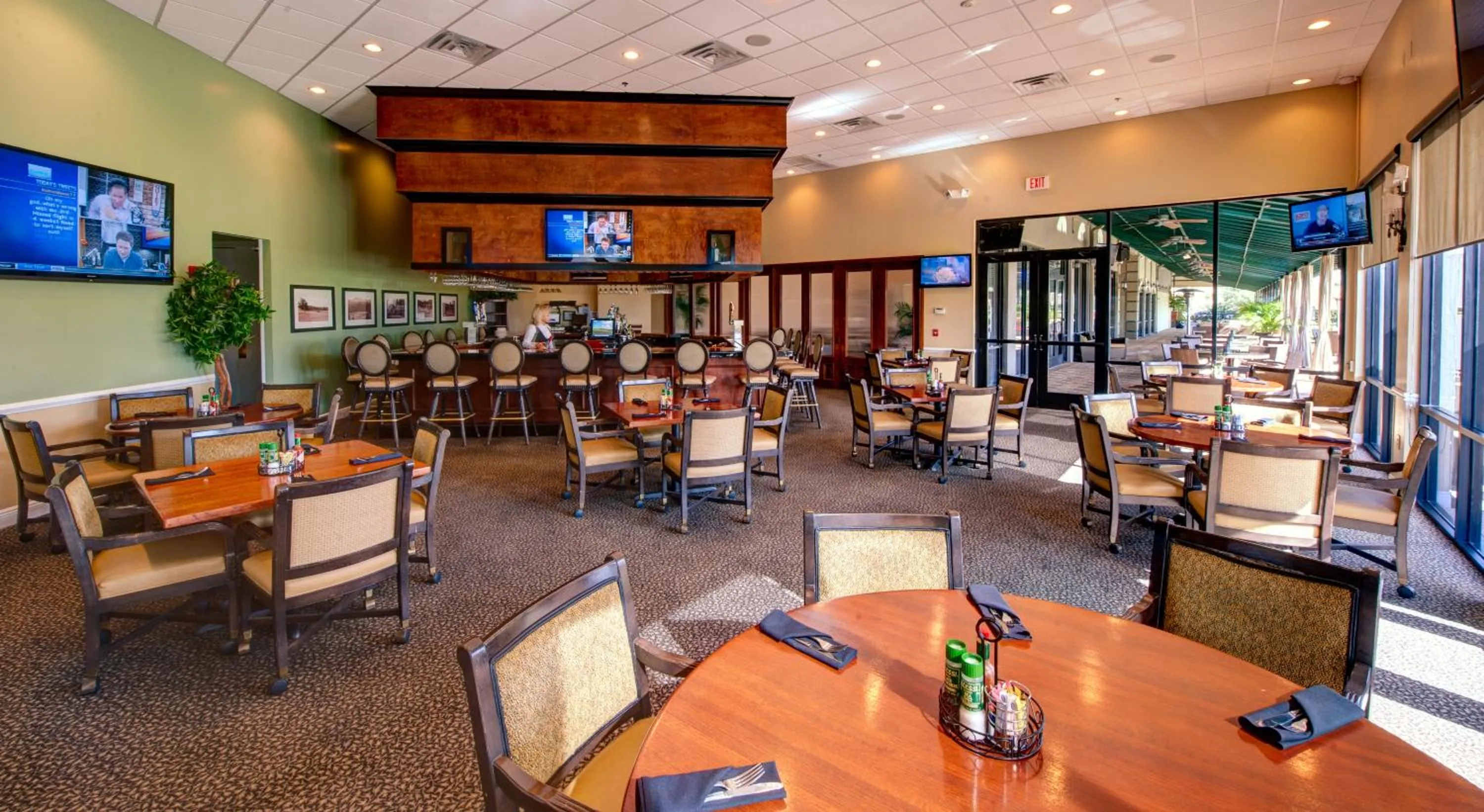 Restaurant/places to eat in Emerald Greens Condo Resort