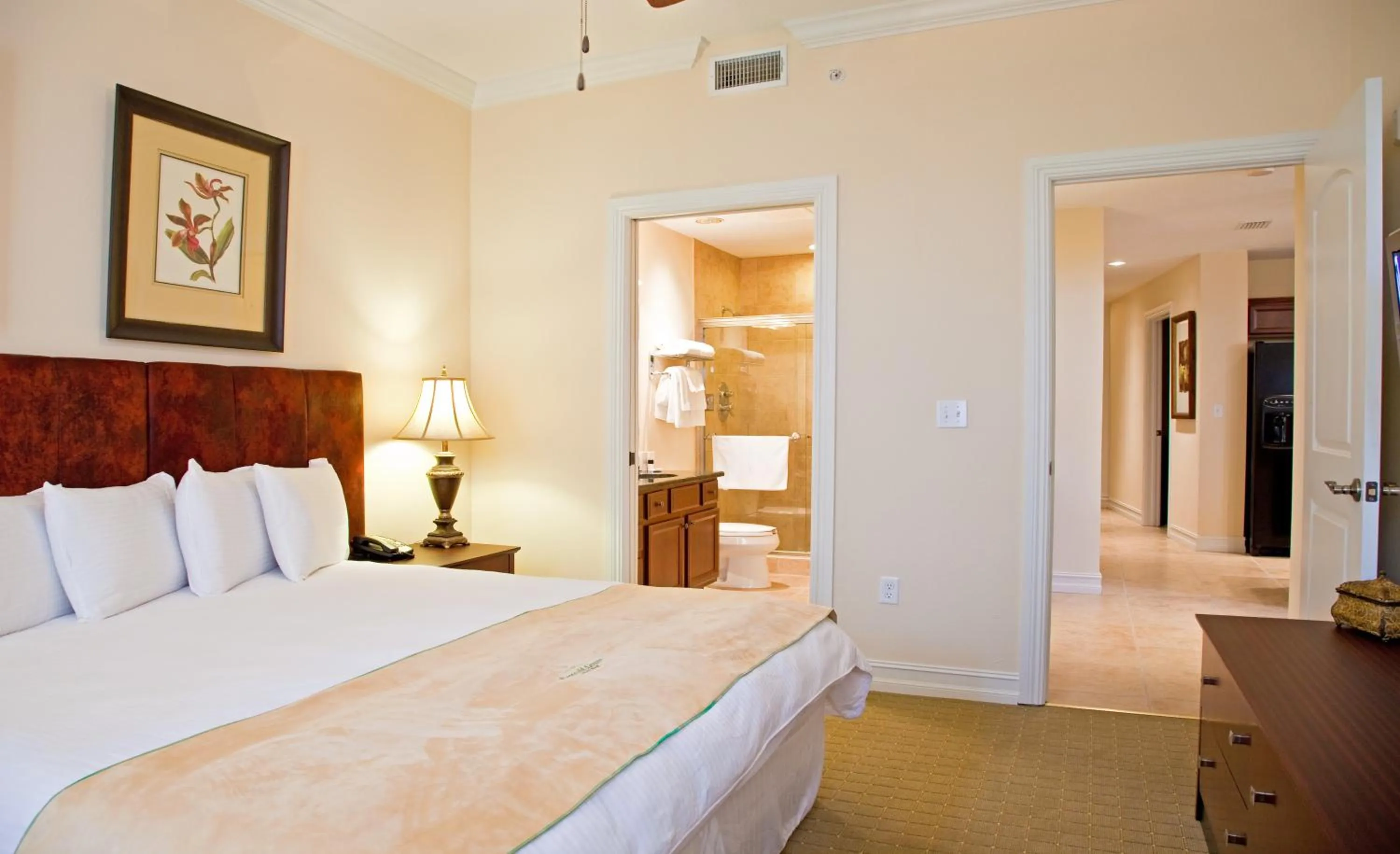 Photo of the whole room, Bed in Emerald Greens Condo Resort