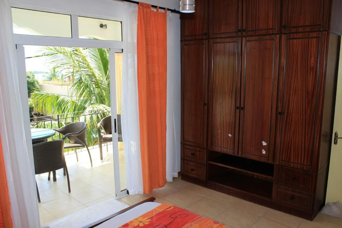 Photo of the whole room in Flo Villa