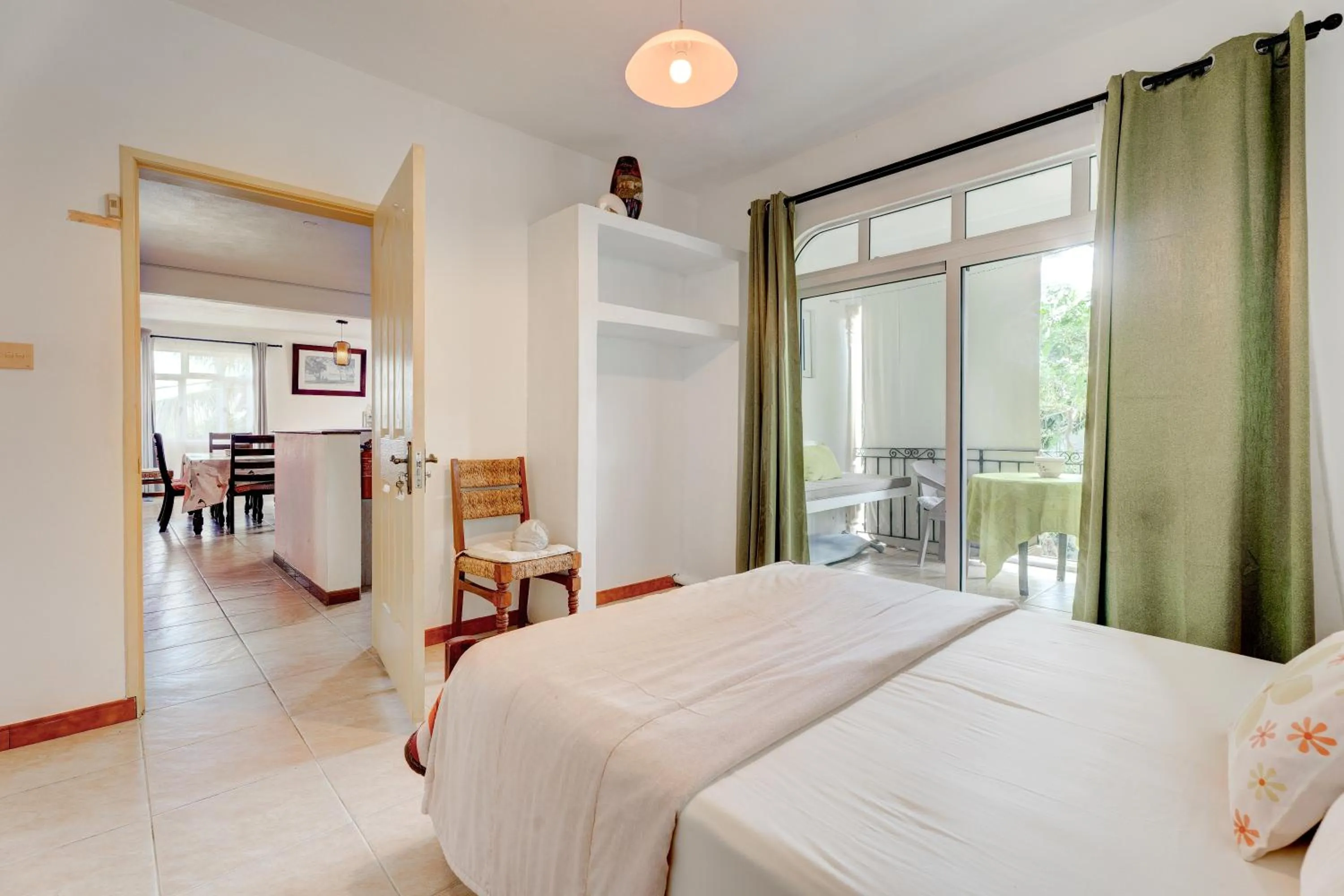 Bedroom, Bed in Flo Villa