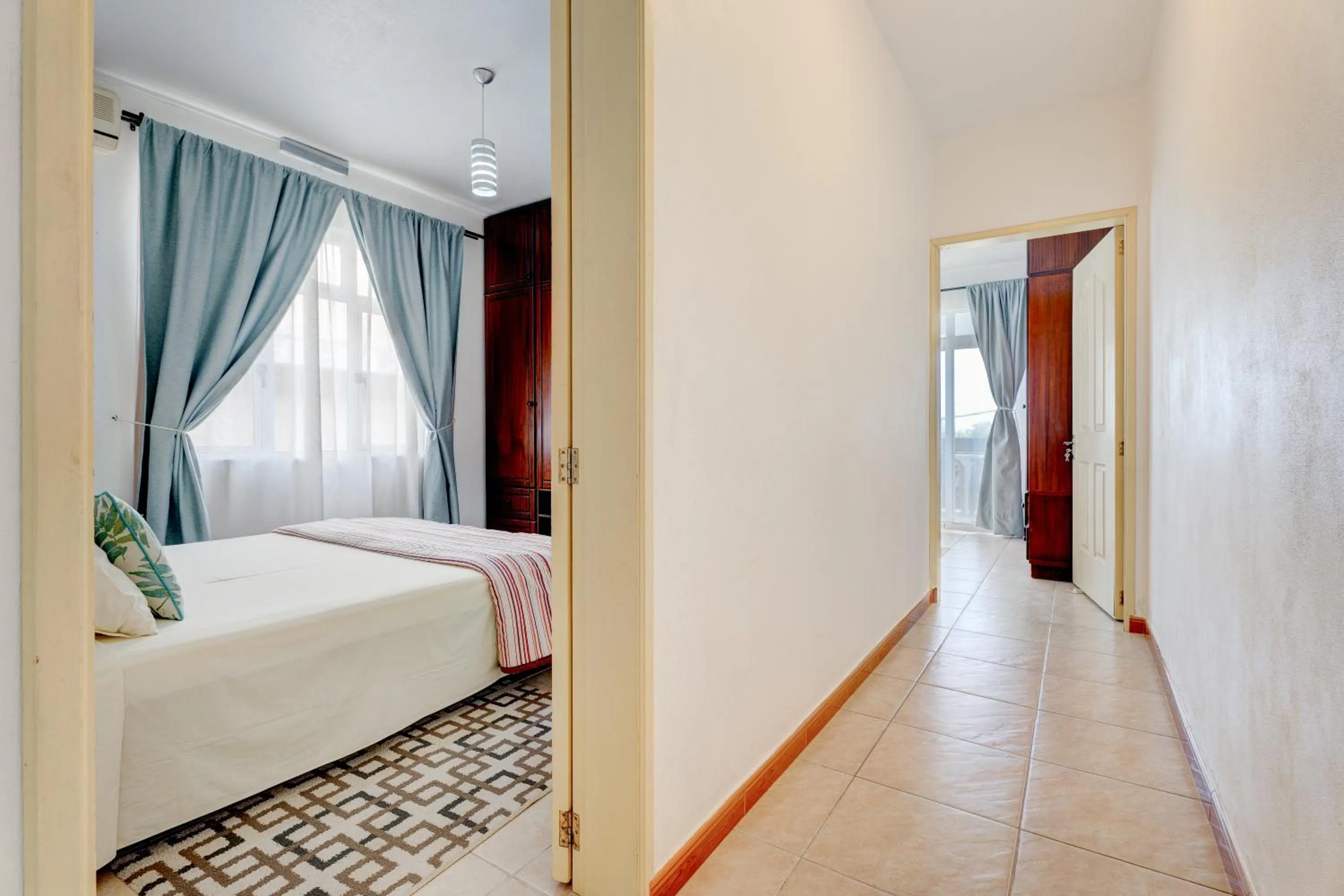 Bedroom, Bed in Flo Villa