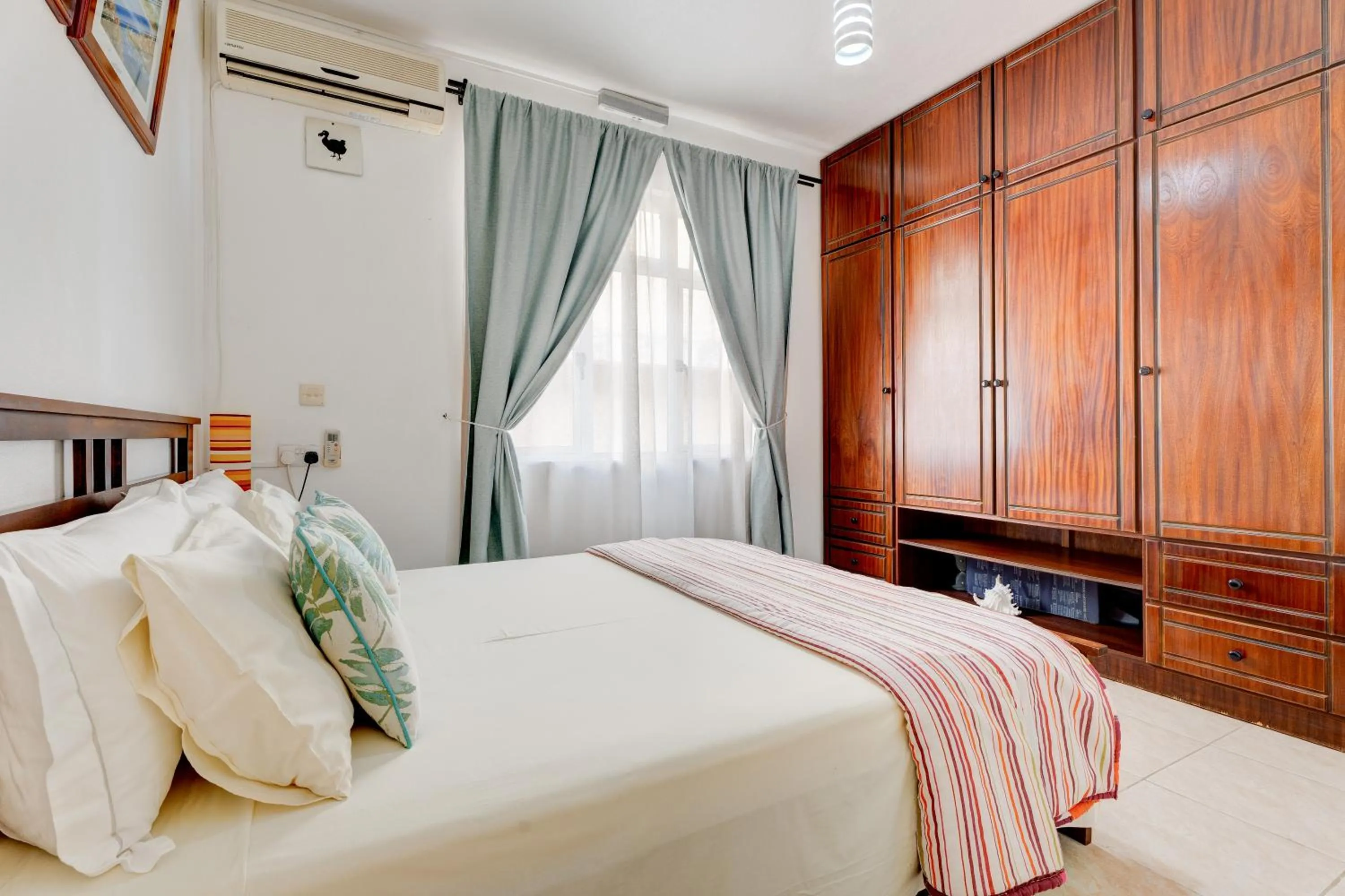 Photo of the whole room, Bed in Flo Villa