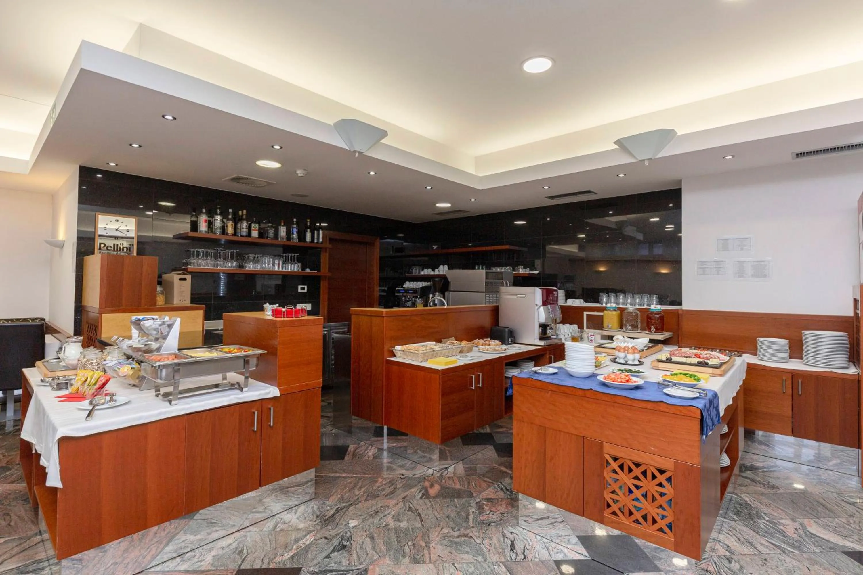 Restaurant/places to eat in Garni Hotel Azul