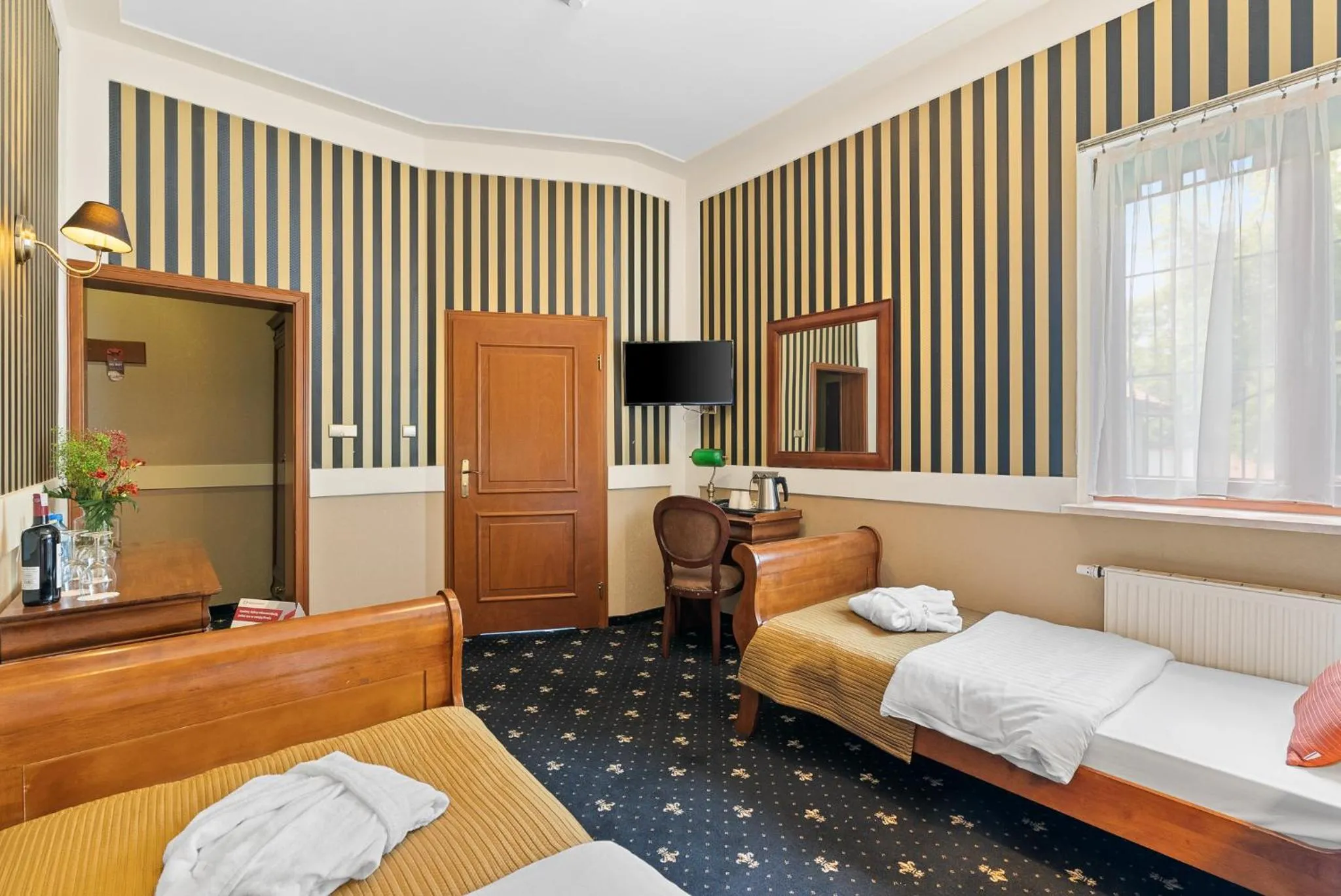 Bed in Hotel Diament Bella Notte Katowice - Chorzów