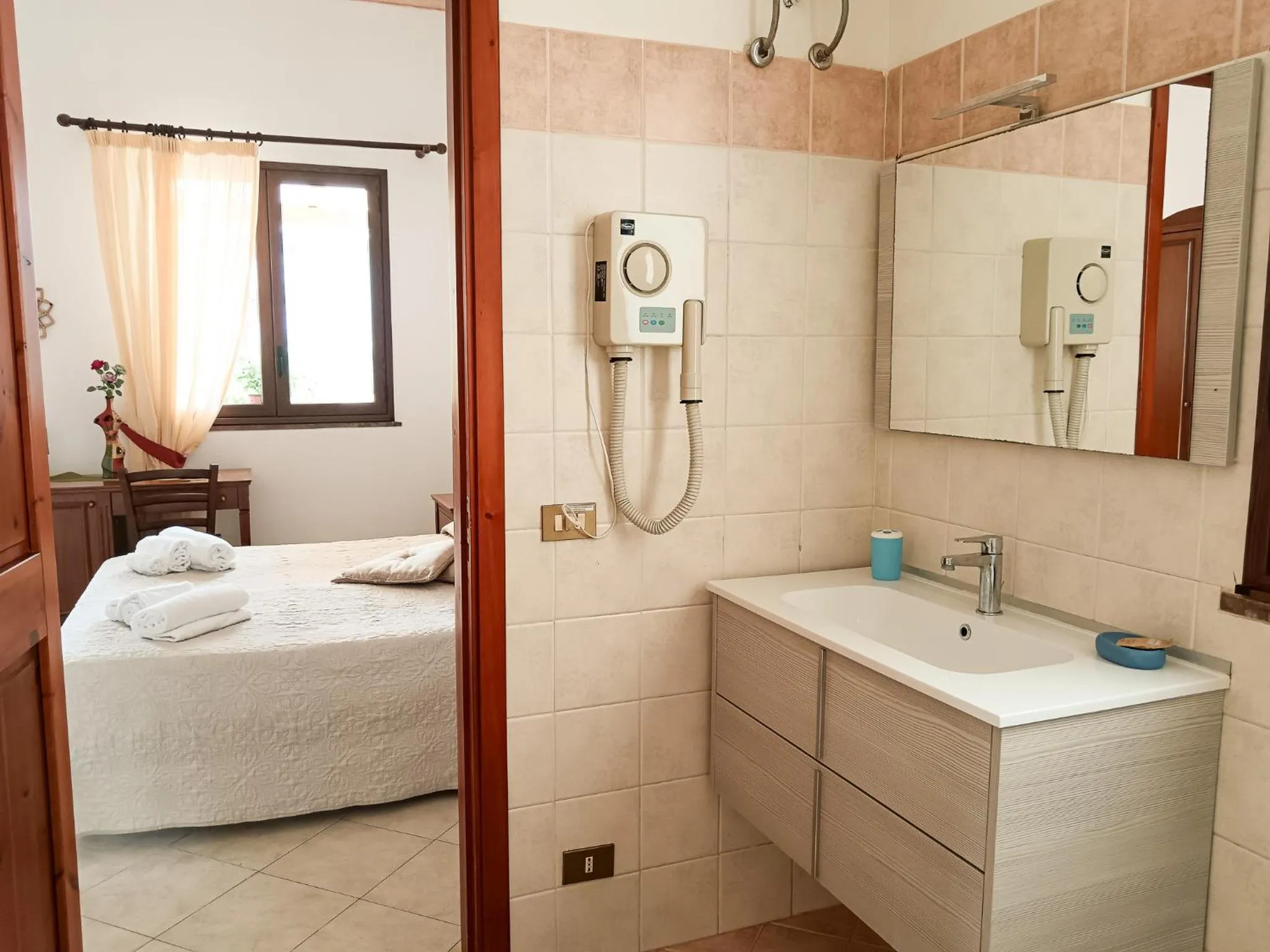 Bathroom, Bed in Hotel Grotticelli