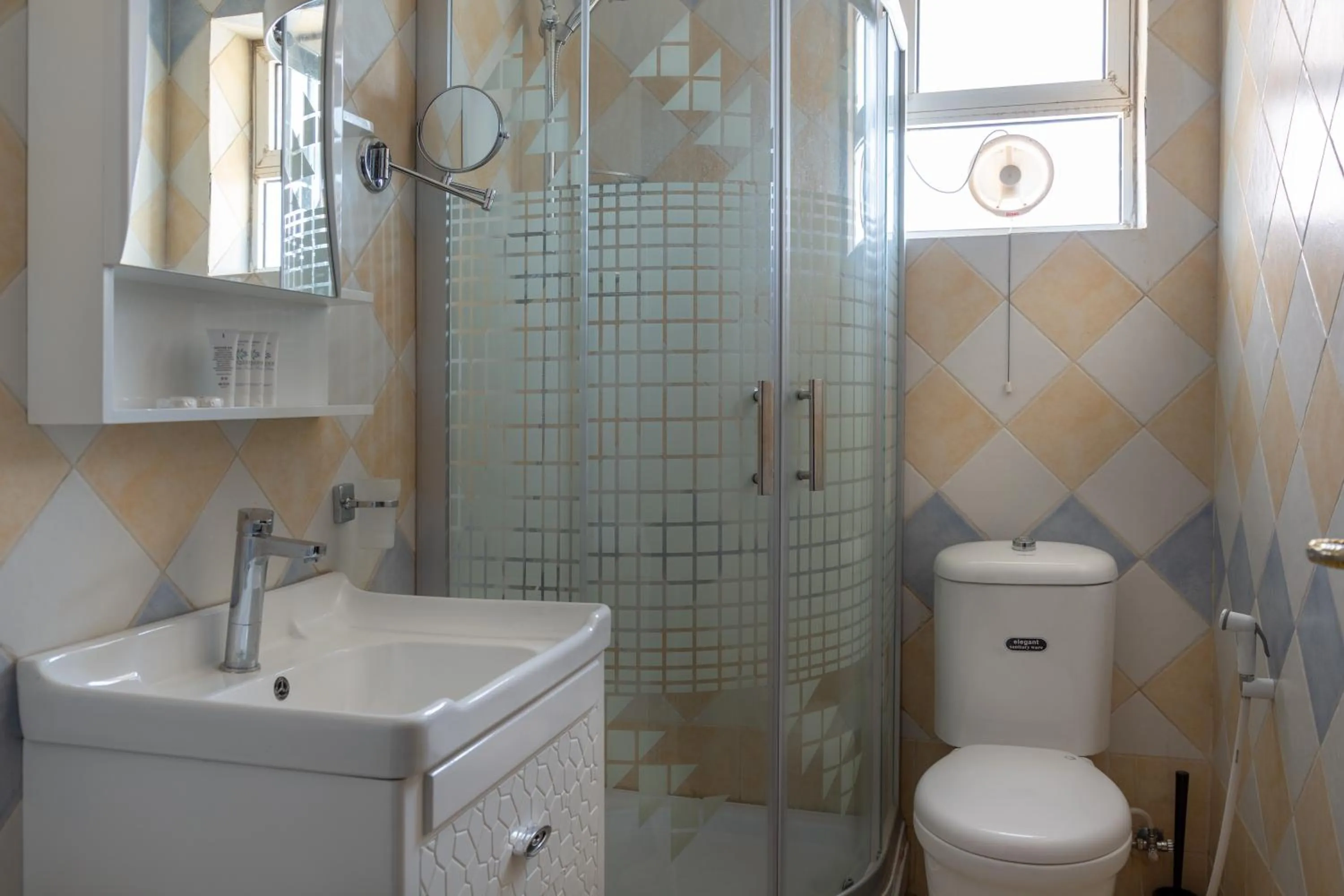 Shower in 360 Hotel By FHM