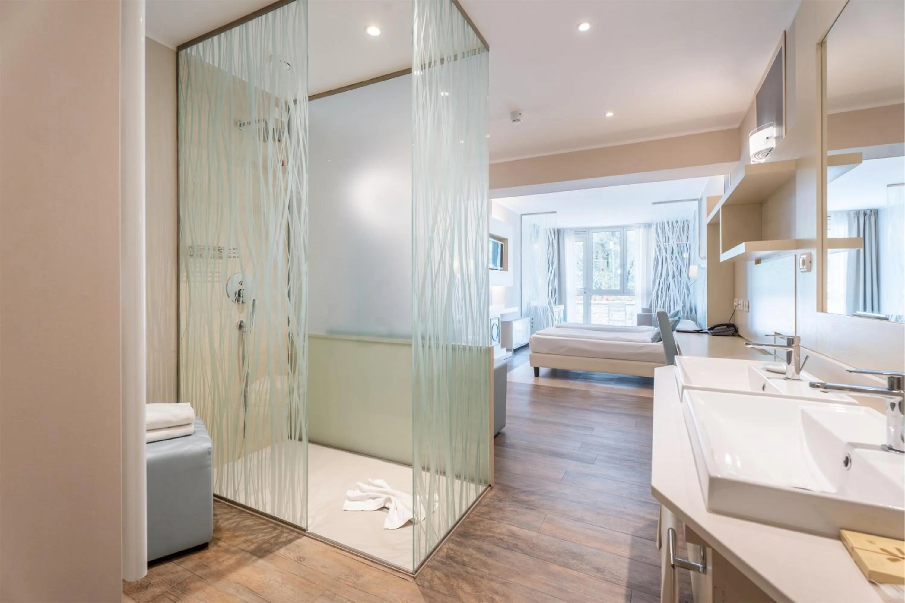 Shower in Majestic Palace