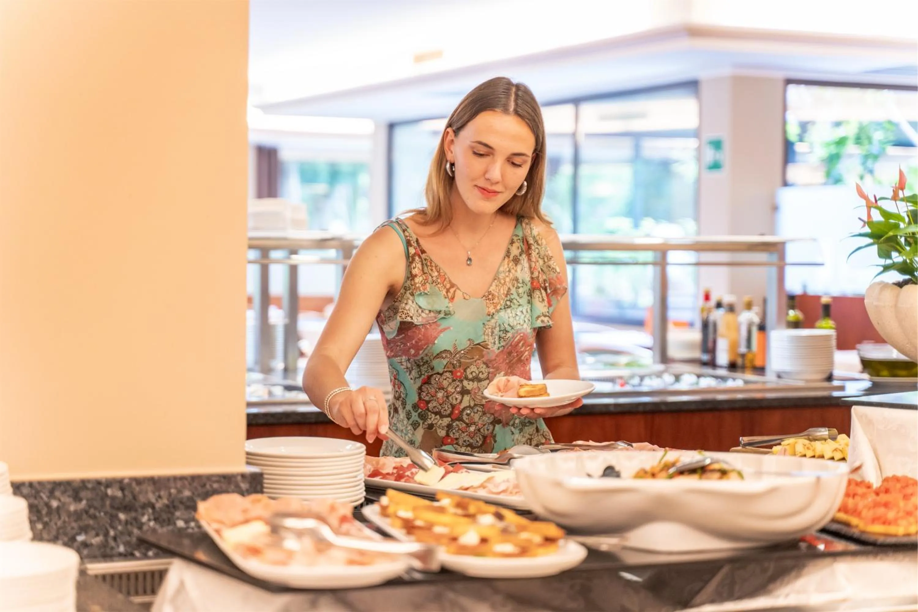 Restaurant/places to eat in Majestic Palace