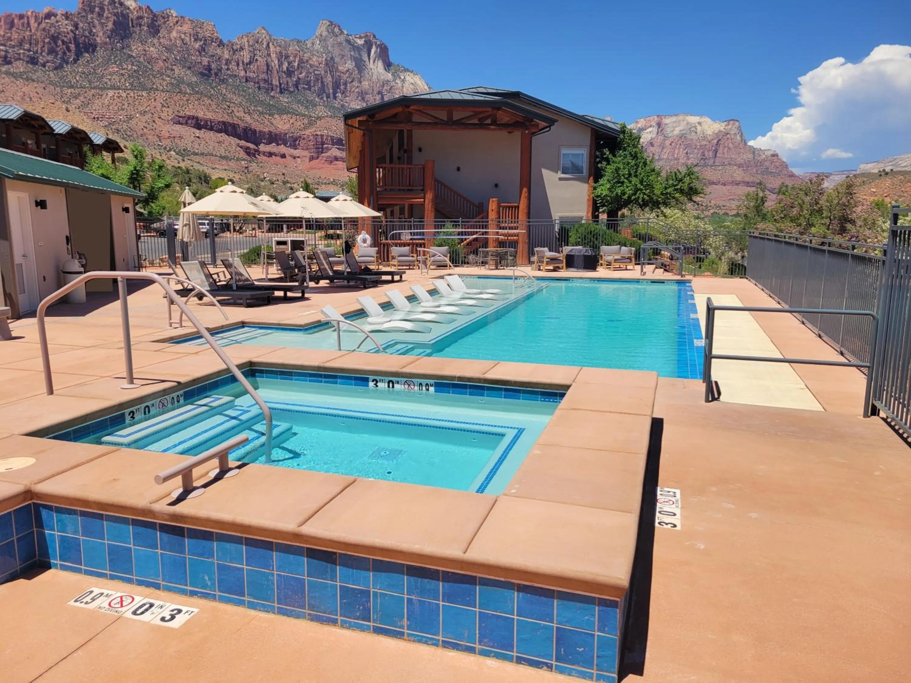 Swimming pool in Hotel De Novo Springdale, Tapestry Collection by Hilton