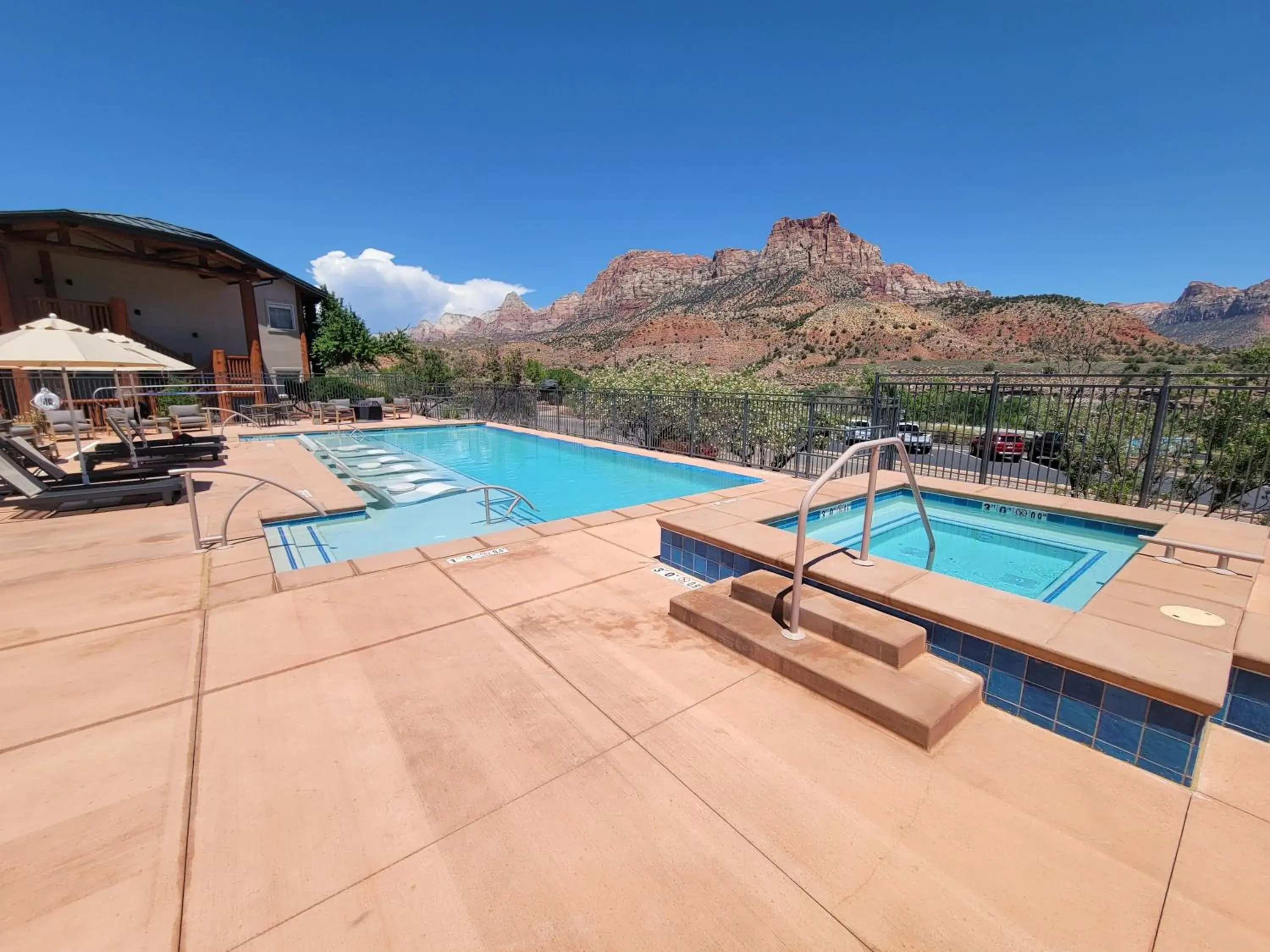 Swimming pool in Hotel De Novo Springdale, Tapestry Collection by Hilton Swimming pool in Hotel De Novo Springdale, Tapestry Collection by Hilton