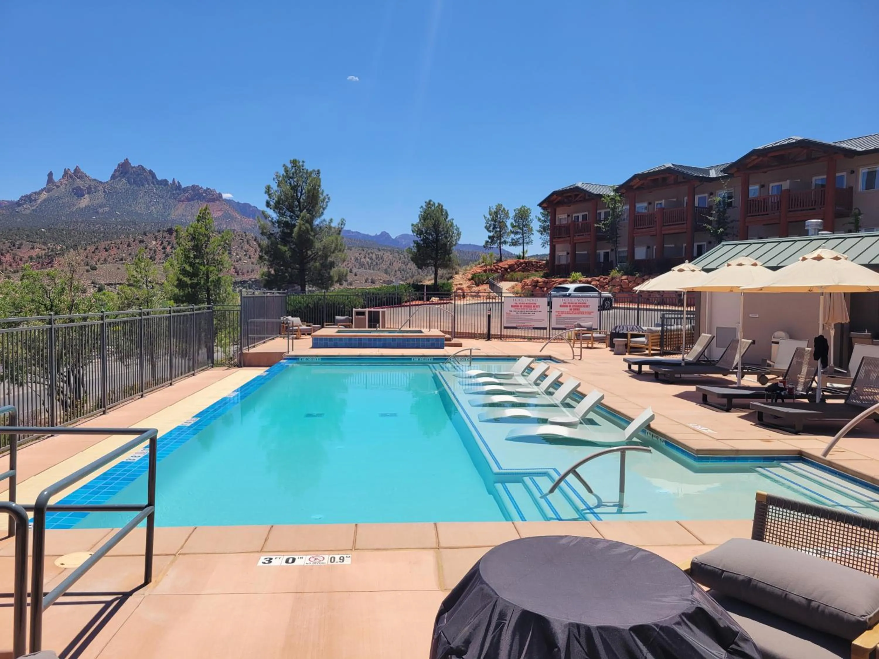 Swimming pool in Hotel De Novo Springdale, Tapestry Collection by Hilton