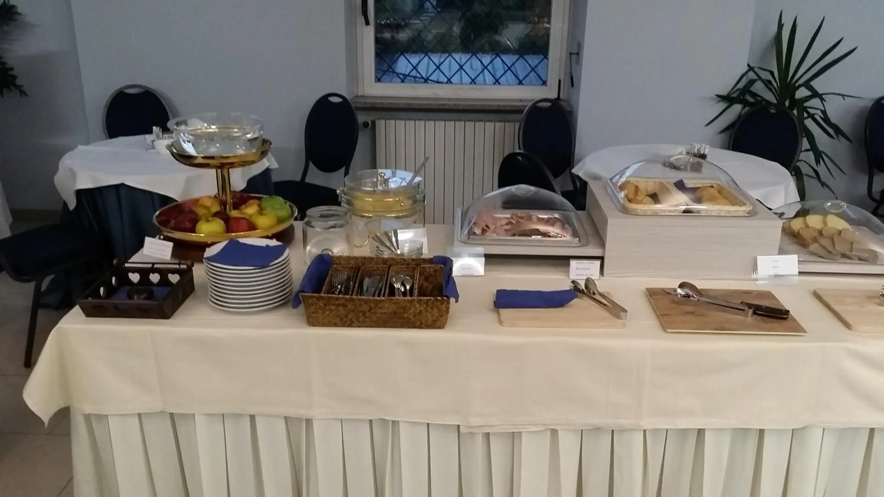 Food and drinks in Flying Hotel Food and drinks in Flying Hotel