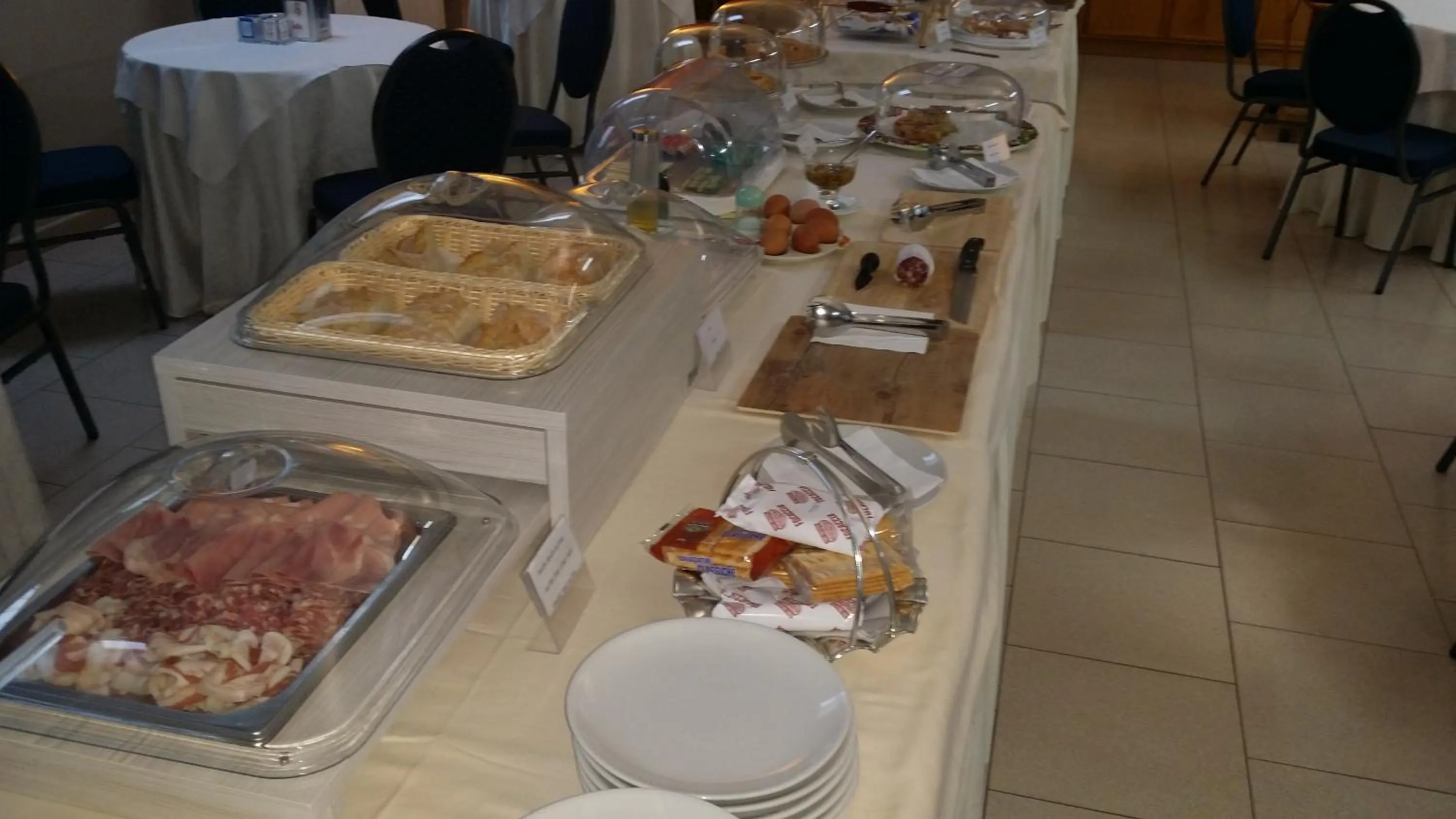 Buffet breakfast in Flying Hotel