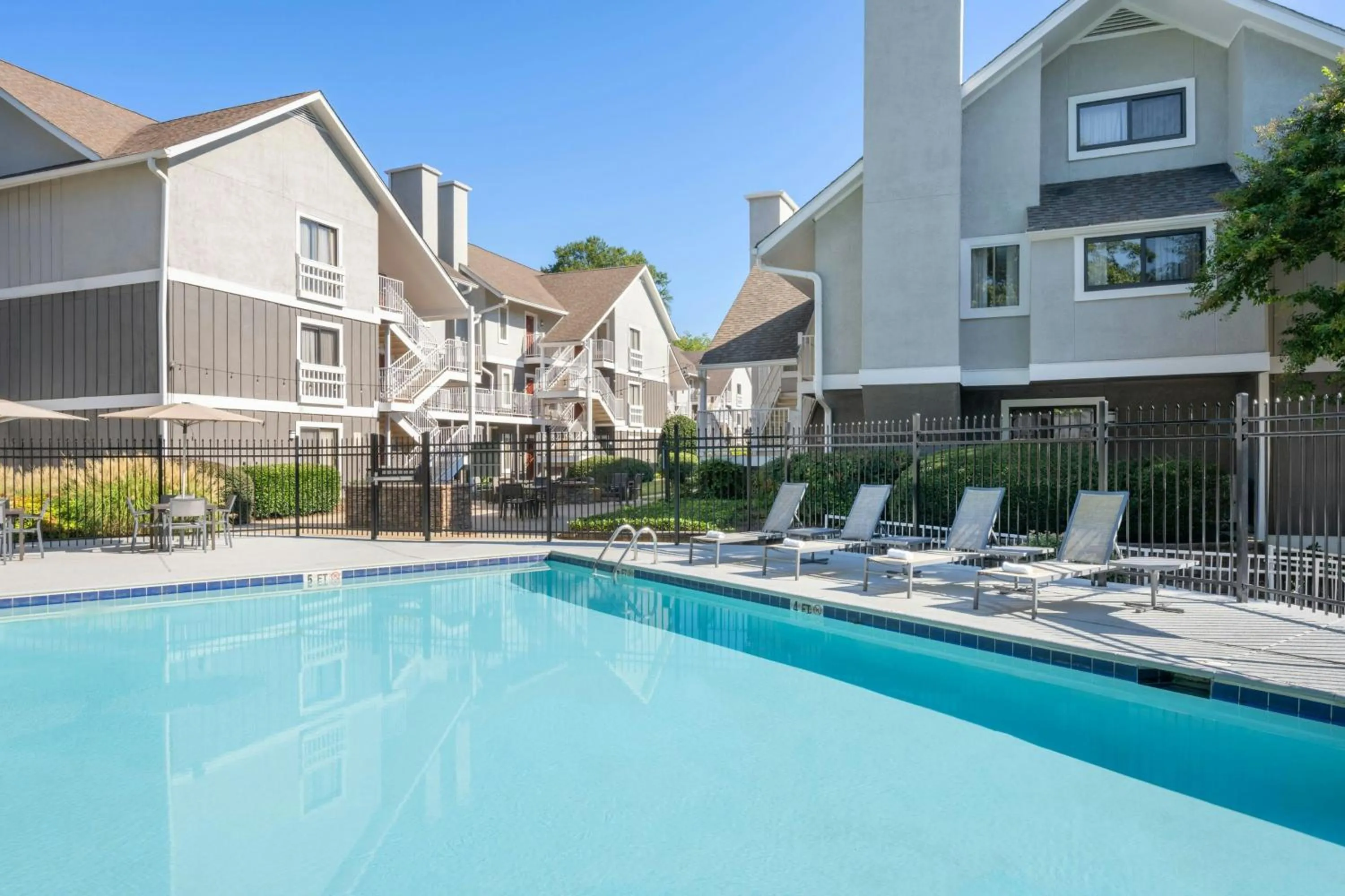 Swimming pool in Residence Inn by Marriott Atlanta Cumberland/Galleria