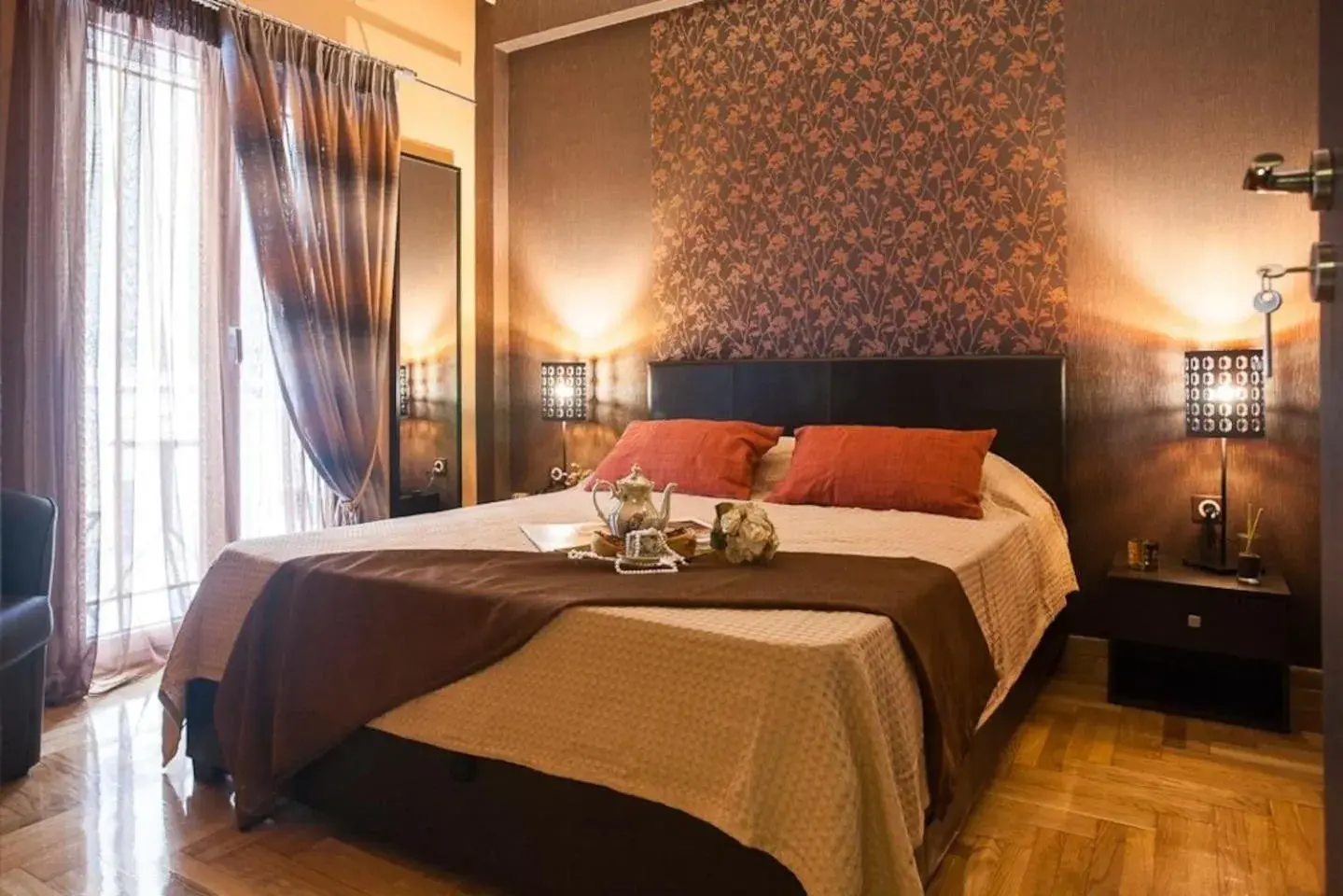 Two-Bedroom Apartment in Elegant and Safe Gold and Blue Apartment walk to Acropolis Two-Bedroom Apartment in Elegant and Safe Gold and Blue Apartment walk to Acropolis