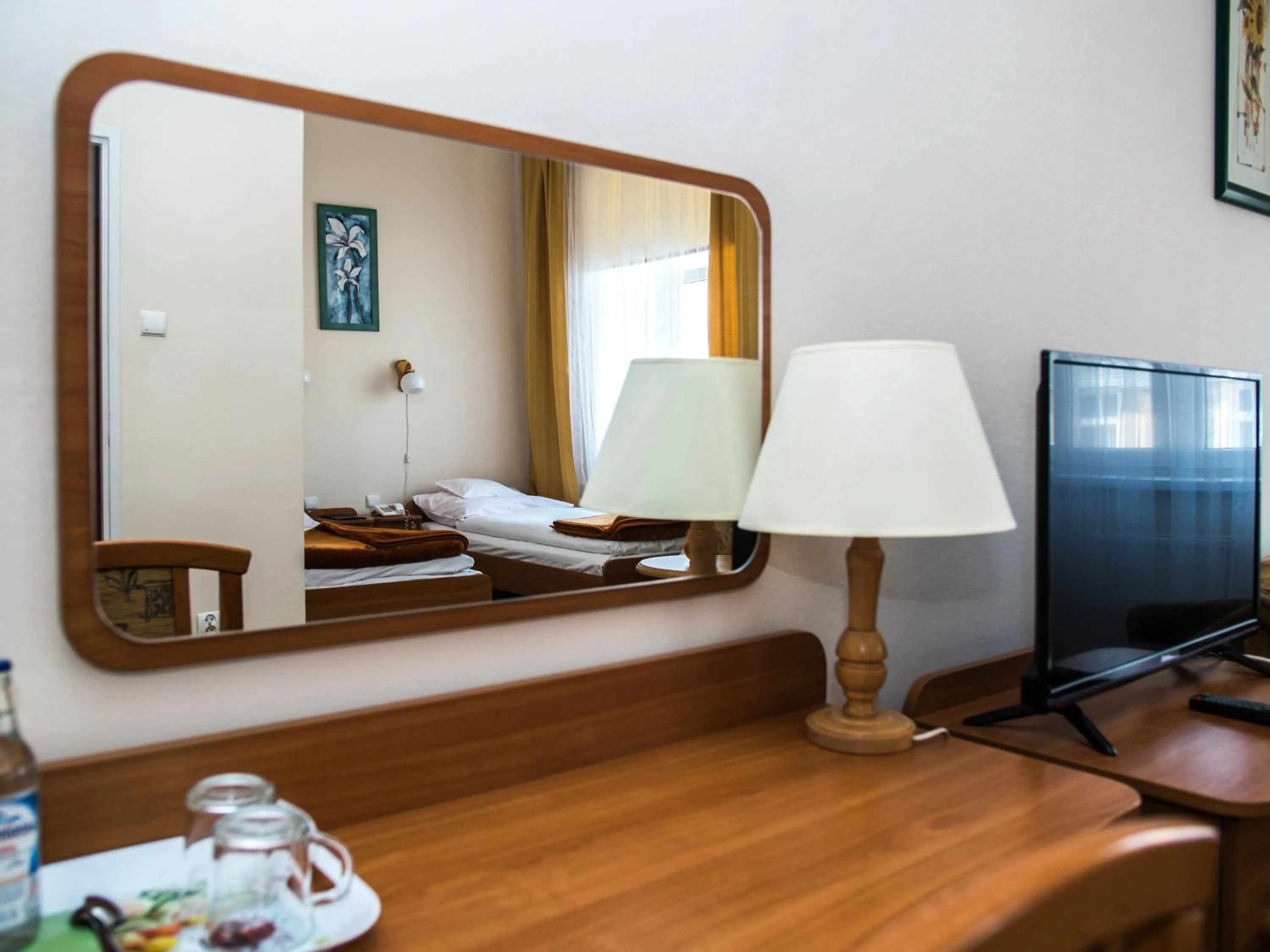 Photo of the whole room, Bed in Europa