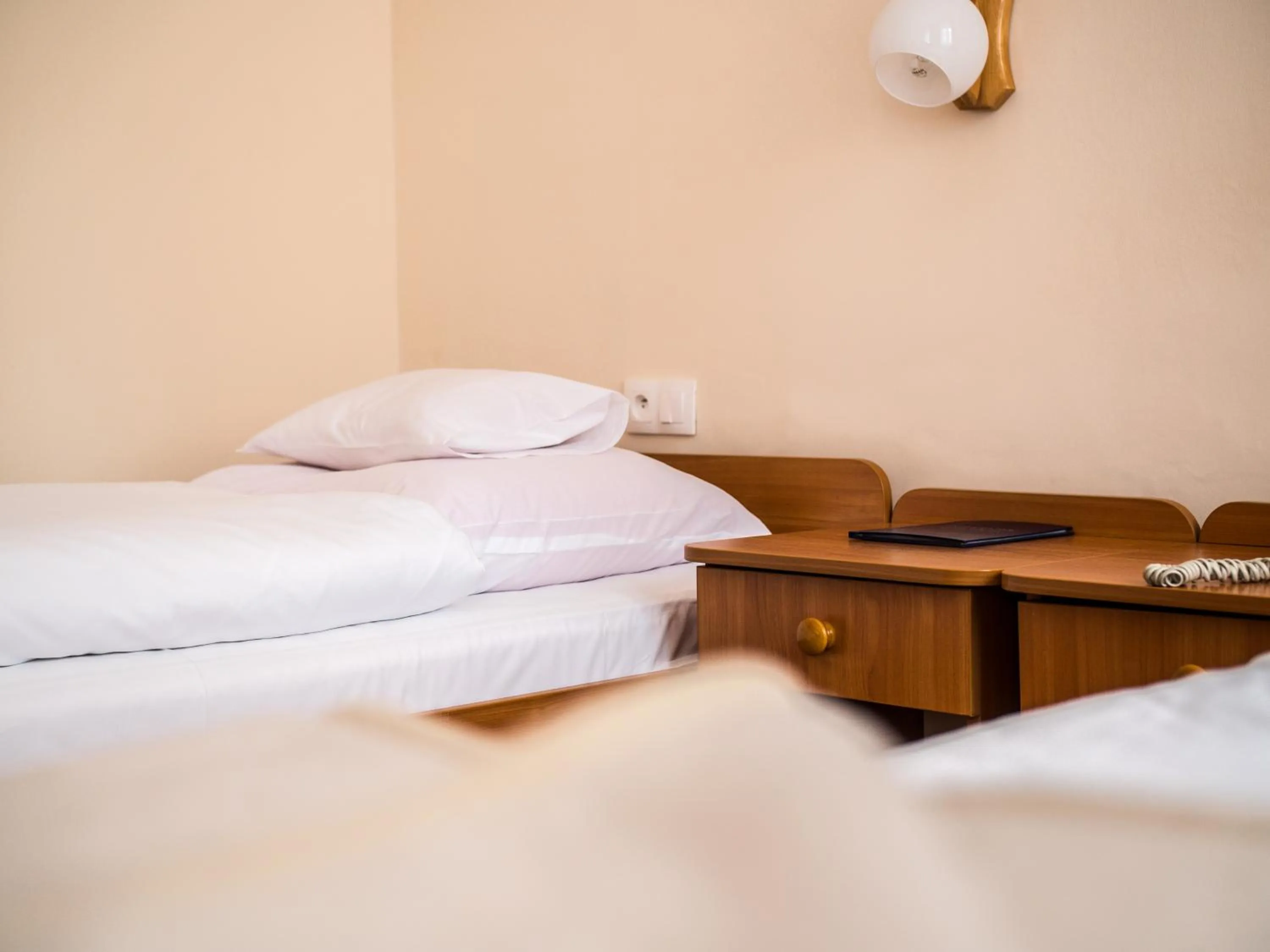 Photo of the whole room, Bed in Europa