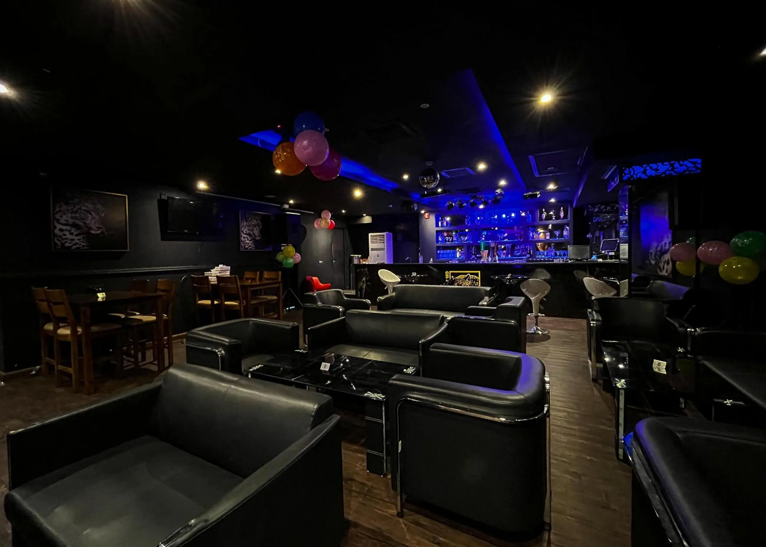 Restaurant/places to eat in Al Mansour Plaza Hotel