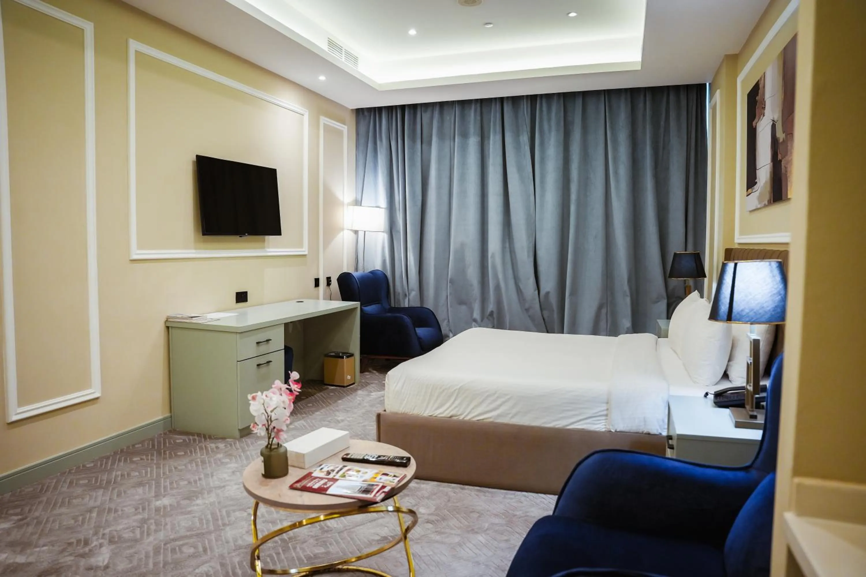 Bed in Al Mansour Plaza Hotel