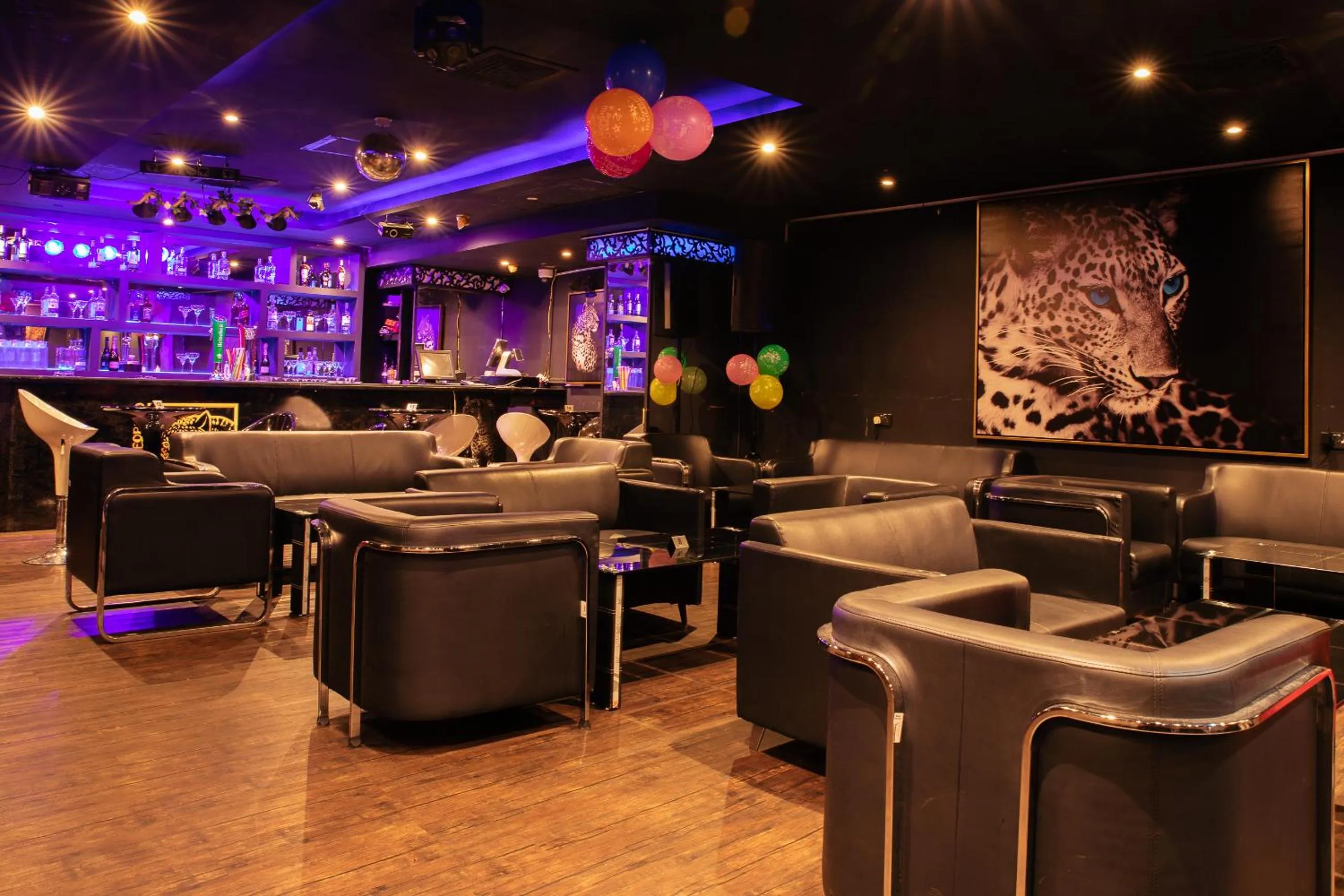 Restaurant/places to eat in Al Mansour Plaza Hotel