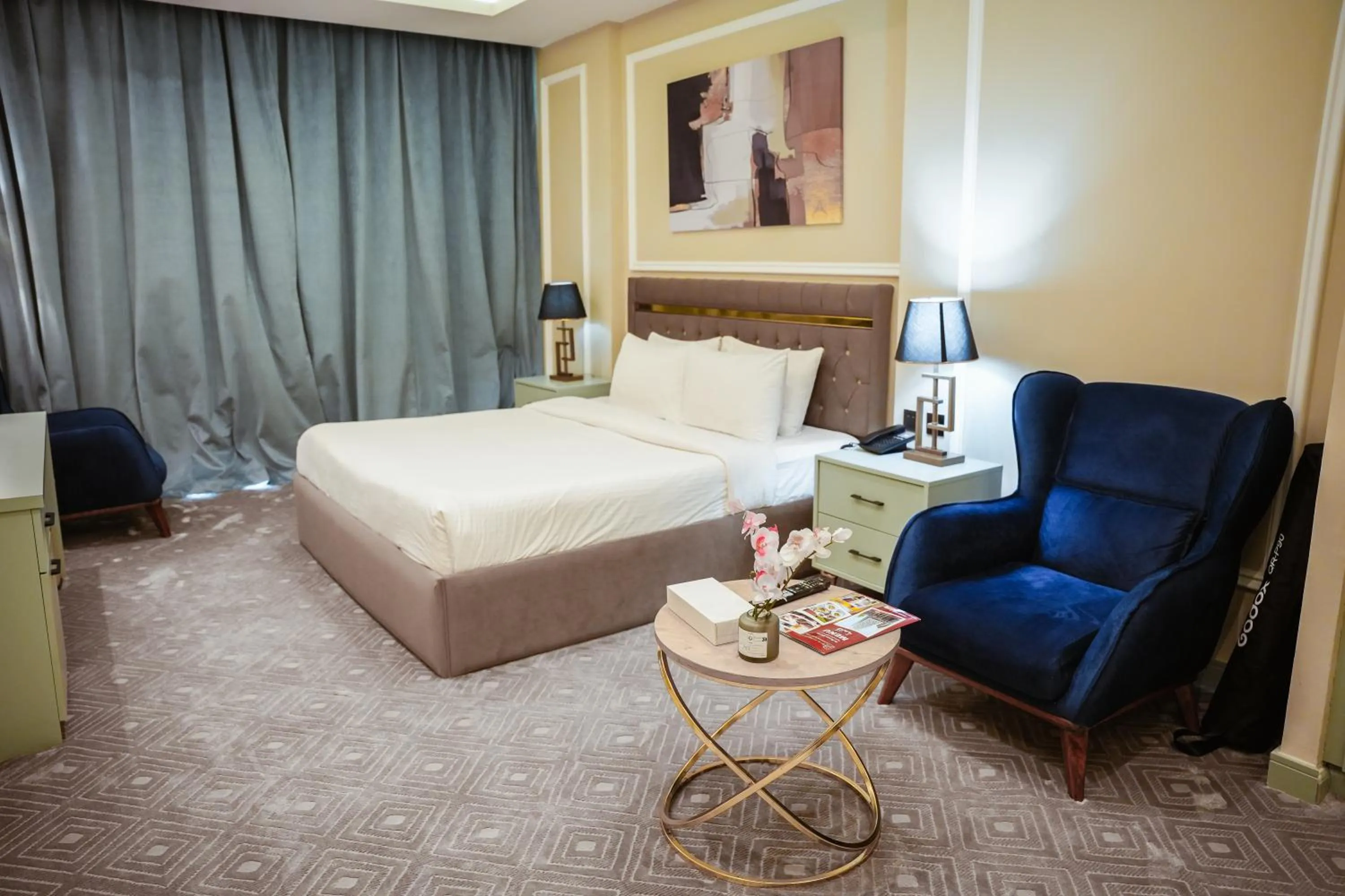 Bed in Al Mansour Plaza Hotel