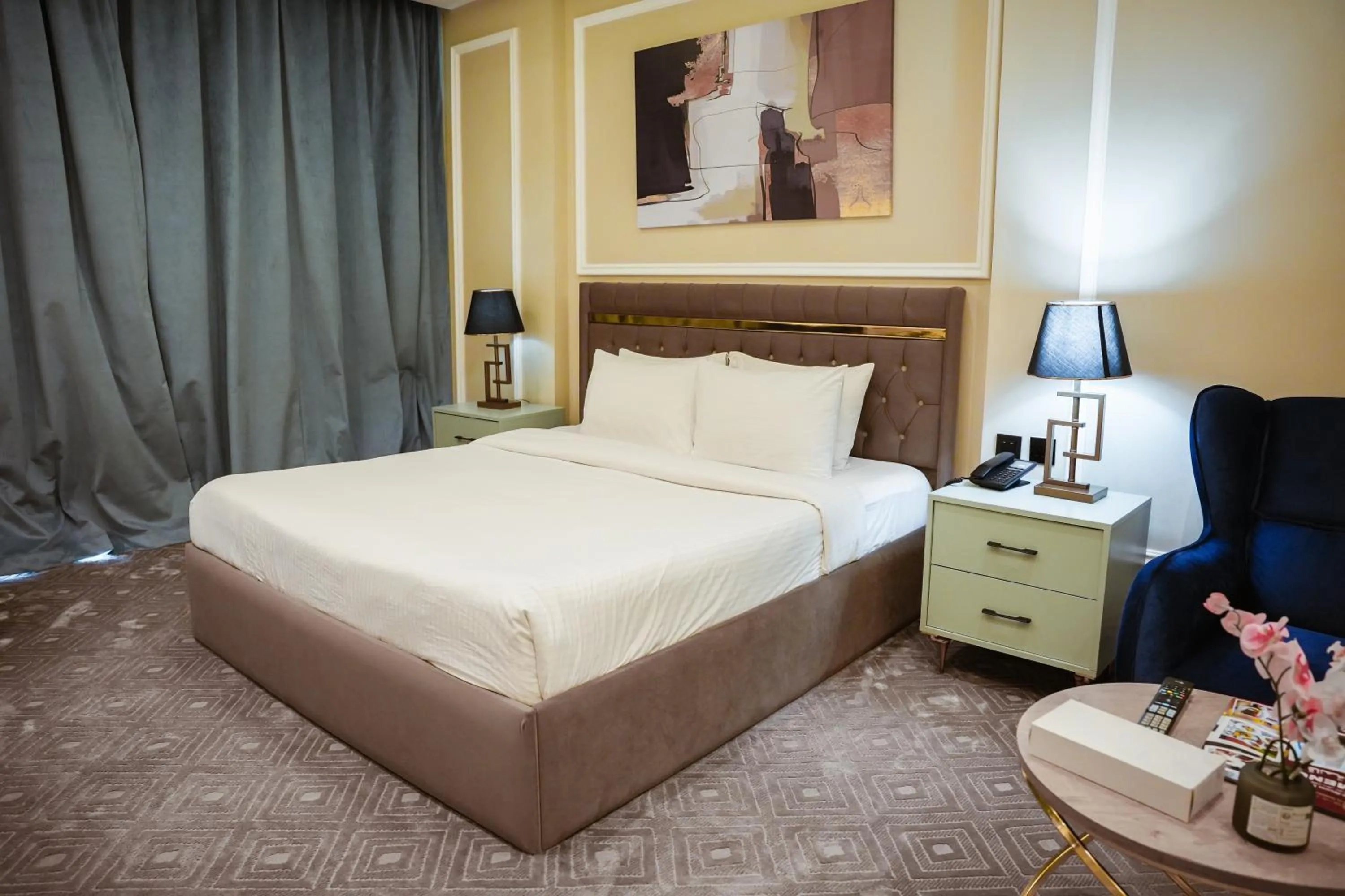 Bed in Al Mansour Plaza Hotel