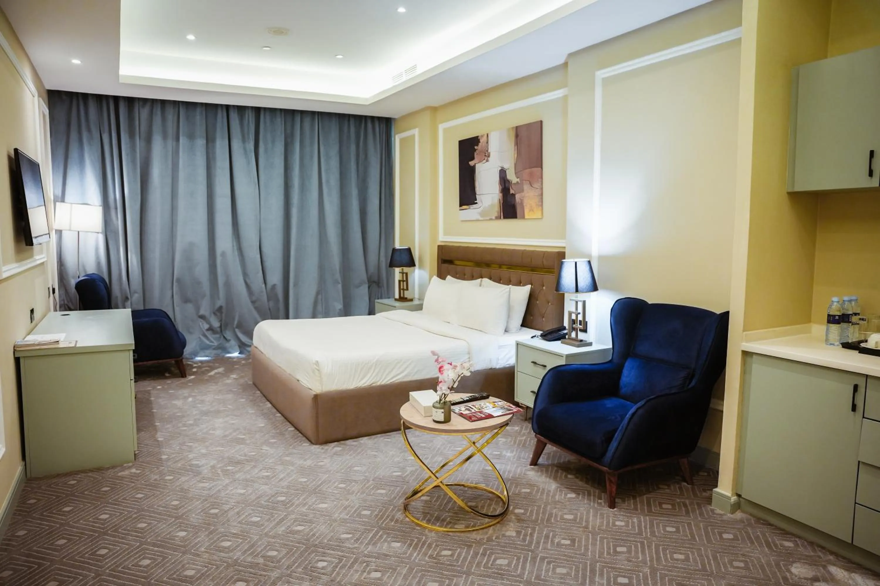 Bed in Al Mansour Plaza Hotel