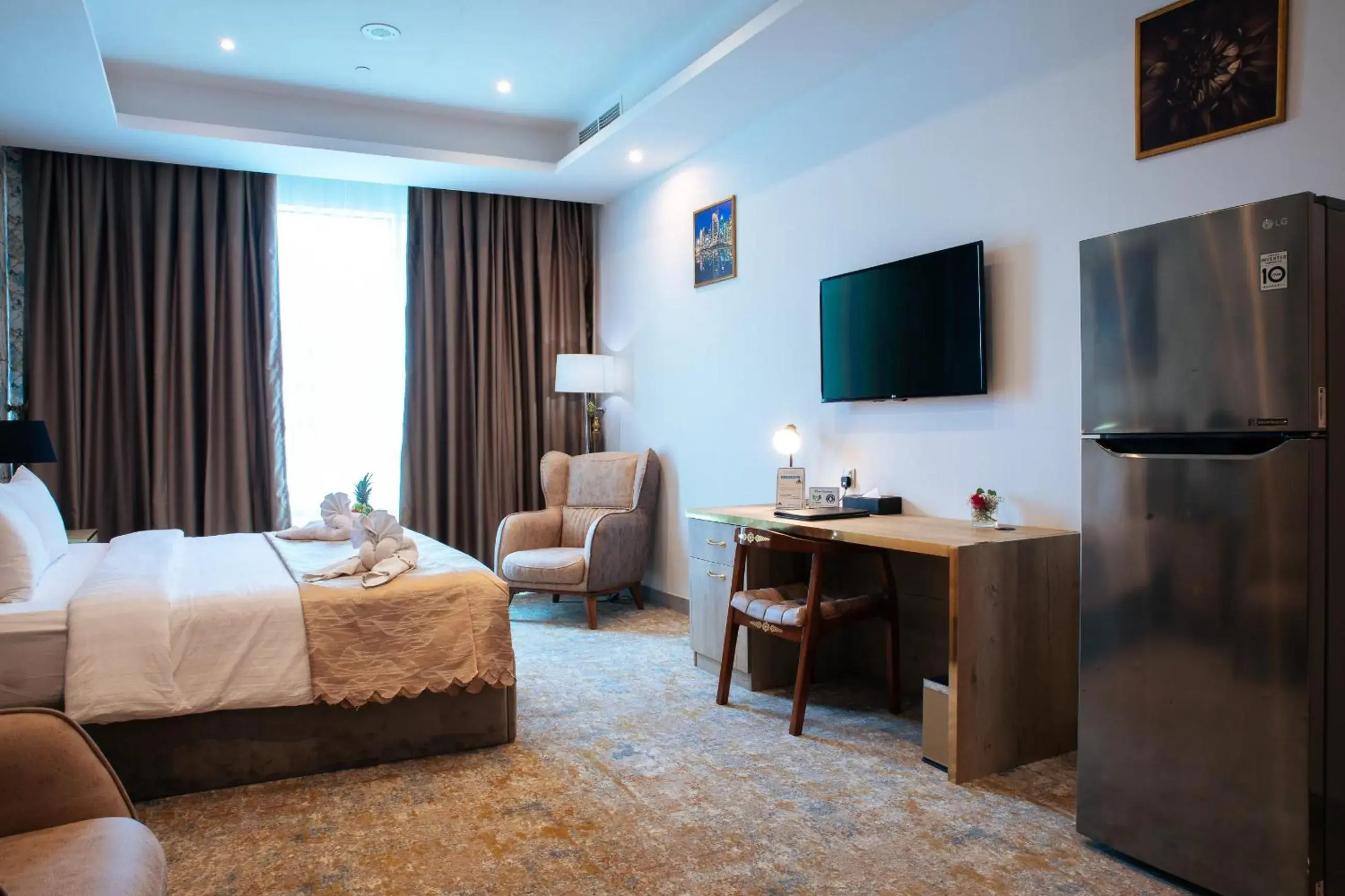 Communal lounge/ TV room, Bed in Al Mansour Plaza Hotel Communal lounge/ TV room, Bed in Al Mansour Plaza Hotel