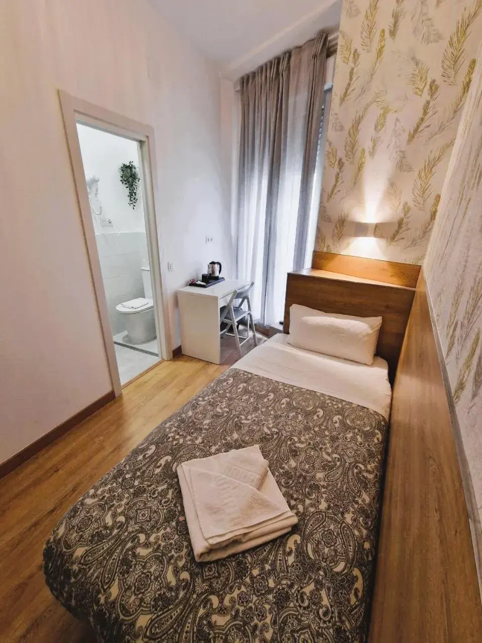 Standard Single Room with Private Bathroom in Hostal Comercial Standard Single Room with Private Bathroom in Hostal Comercial