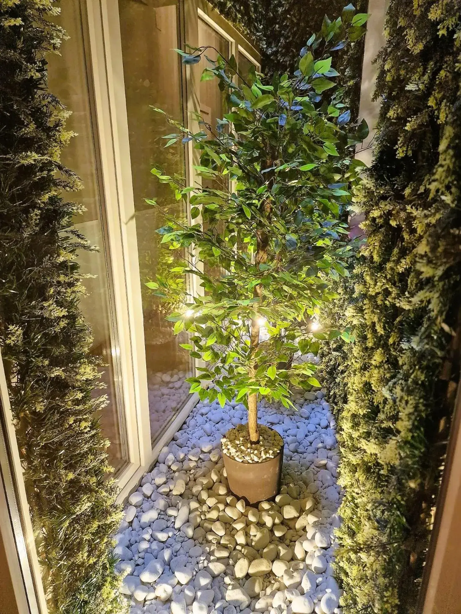 Property building in Hostal Comercial Property building in Hostal Comercial