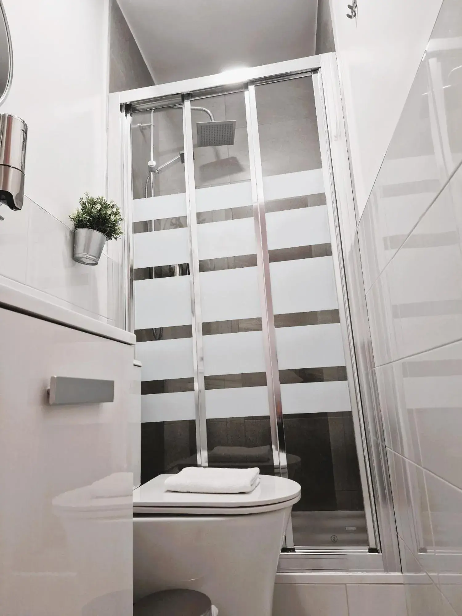 Shower in Hostal Comercial Shower in Hostal Comercial